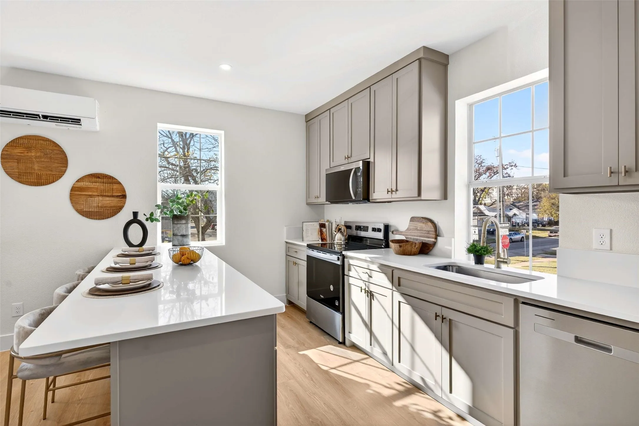 Apartment For Sale in Dallas County , 435 W 9th Street, Dallas, Texas 75208, 18 Bedroom, 16 Bathroom, Garage spaces, 0 Sqft, built in 1925, mls#21318003, Real Estate Agent in Dallas, Homes For Sale in Dallas county, Homes For Sale in Dallas, Realtor in Dallas Texas, Real Estate Brokerage Independent Realty Texas, Luminita Cordes Realtor