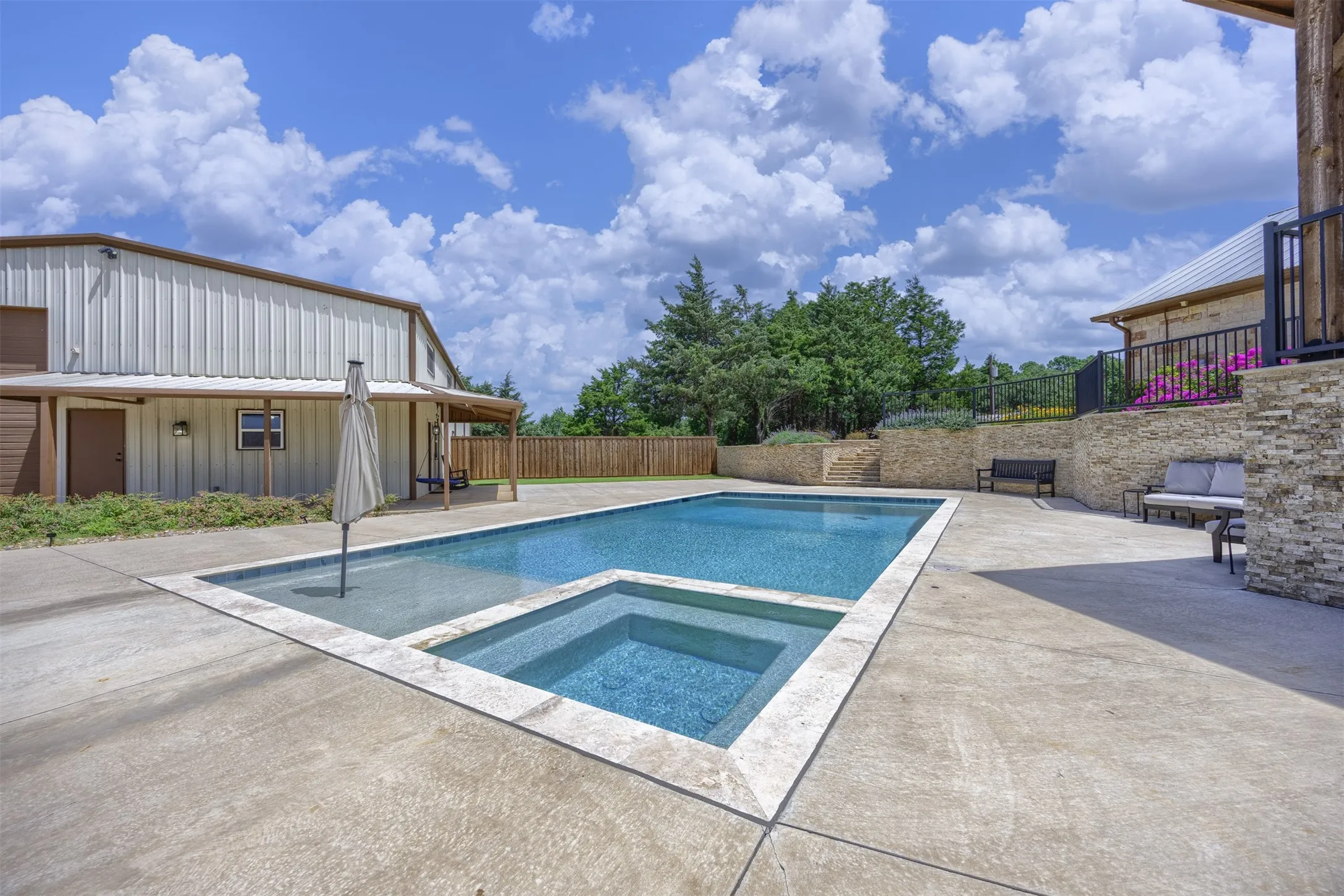 Single Family Residence For Sale in Grayson County , 1131 Harvey Lane, Denison, Texas 75020, 4 Bedroom, 4 Bathroom, 2 Garage spaces, 4,229 Sqft, built in 2008, mls#21316583, Real Estate Agent in Denison, Homes For Sale in Grayson county, Homes For Sale in Denison, Realtor in Denison Texas, Real Estate Brokerage Independent Realty Texas, Luminita Cordes Realtor