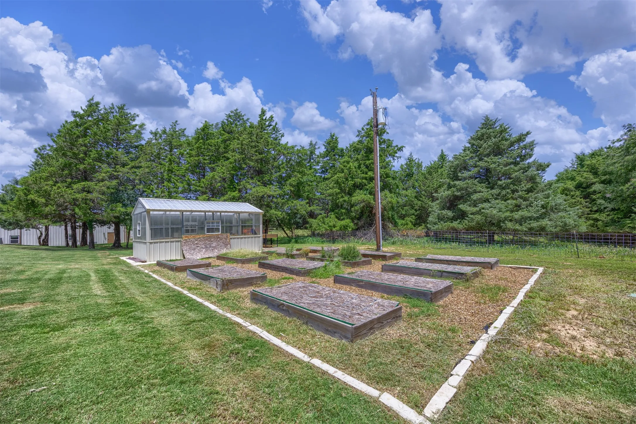 Single Family Residence For Sale in Grayson County , 1131 Harvey Lane, Denison, Texas 75020, 4 Bedroom, 4 Bathroom, 2 Garage spaces, 4,229 Sqft, built in 2008, mls#21316583, Real Estate Agent in Denison, Homes For Sale in Grayson county, Homes For Sale in Denison, Realtor in Denison Texas, Real Estate Brokerage Independent Realty Texas, Luminita Cordes Realtor