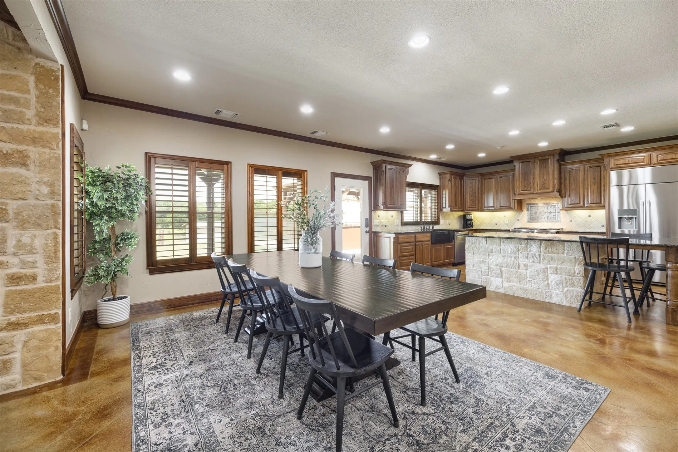 Single Family Residence For Sale in Grayson County , 1131 Harvey Lane, Denison, Texas 75020, 4 Bedroom, 4 Bathroom, 2 Garage spaces, 4,229 Sqft, built in 2008, mls#21316583, Real Estate Agent in Denison, Homes For Sale in Grayson county, Homes For Sale in Denison, Realtor in Denison Texas, Real Estate Brokerage Independent Realty Texas, Luminita Cordes Realtor