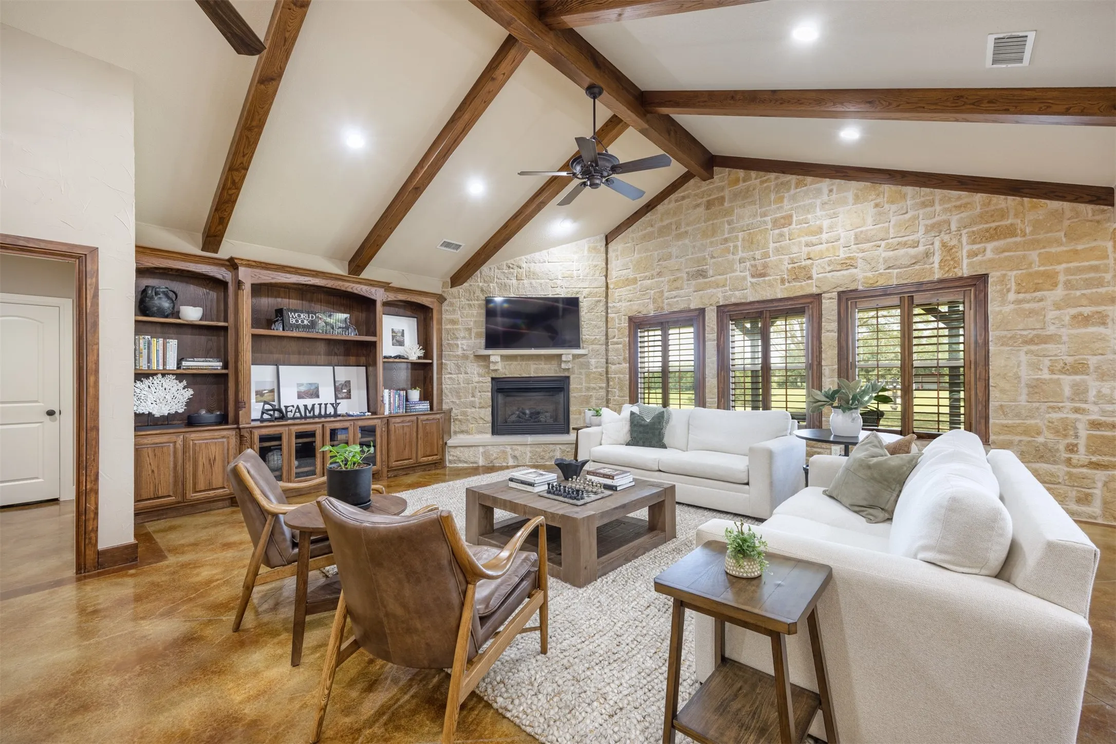 Single Family Residence For Sale in Grayson County , 1131 Harvey Lane, Denison, Texas 75020, 4 Bedroom, 4 Bathroom, 2 Garage spaces, 4,229 Sqft, built in 2008, mls#21316583, Real Estate Agent in Denison, Homes For Sale in Grayson county, Homes For Sale in Denison, Realtor in Denison Texas, Real Estate Brokerage Independent Realty Texas, Luminita Cordes Realtor