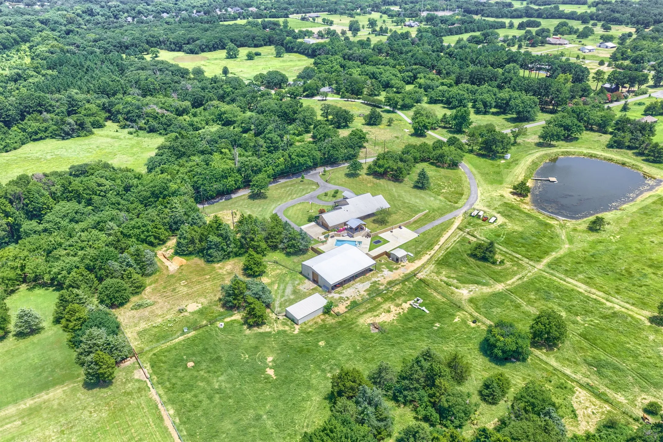 Single Family Residence For Sale in Grayson County , 1131 Harvey Lane, Denison, Texas 75020, 4 Bedroom, 4 Bathroom, 2 Garage spaces, 4,229 Sqft, built in 2008, mls#21316583, Real Estate Agent in Denison, Homes For Sale in Grayson county, Homes For Sale in Denison, Realtor in Denison Texas, Real Estate Brokerage Independent Realty Texas, Luminita Cordes Realtor