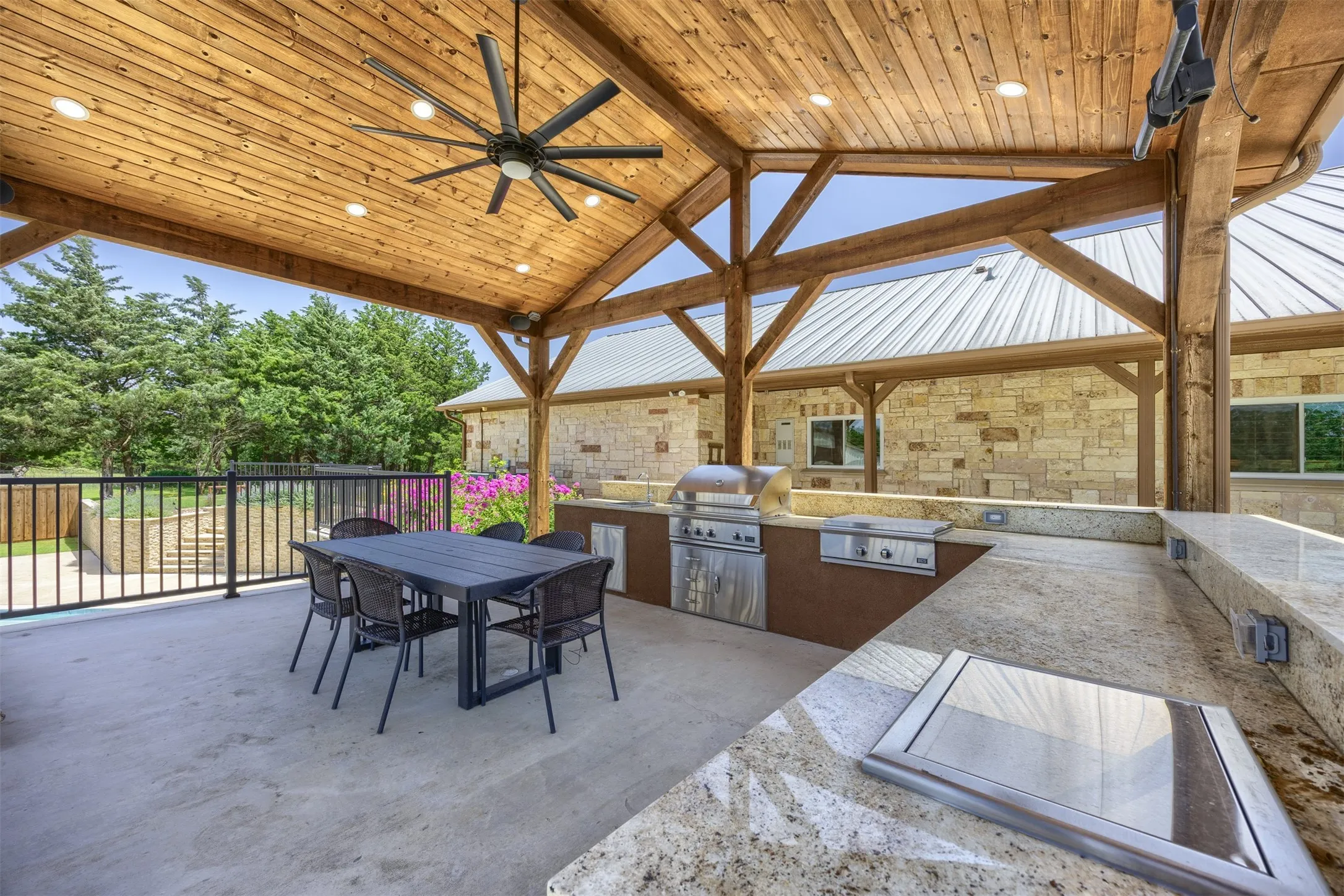 Single Family Residence For Sale in Grayson County , 1131 Harvey Lane, Denison, Texas 75020, 4 Bedroom, 4 Bathroom, 2 Garage spaces, 4,229 Sqft, built in 2008, mls#21316583, Real Estate Agent in Denison, Homes For Sale in Grayson county, Homes For Sale in Denison, Realtor in Denison Texas, Real Estate Brokerage Independent Realty Texas, Luminita Cordes Realtor