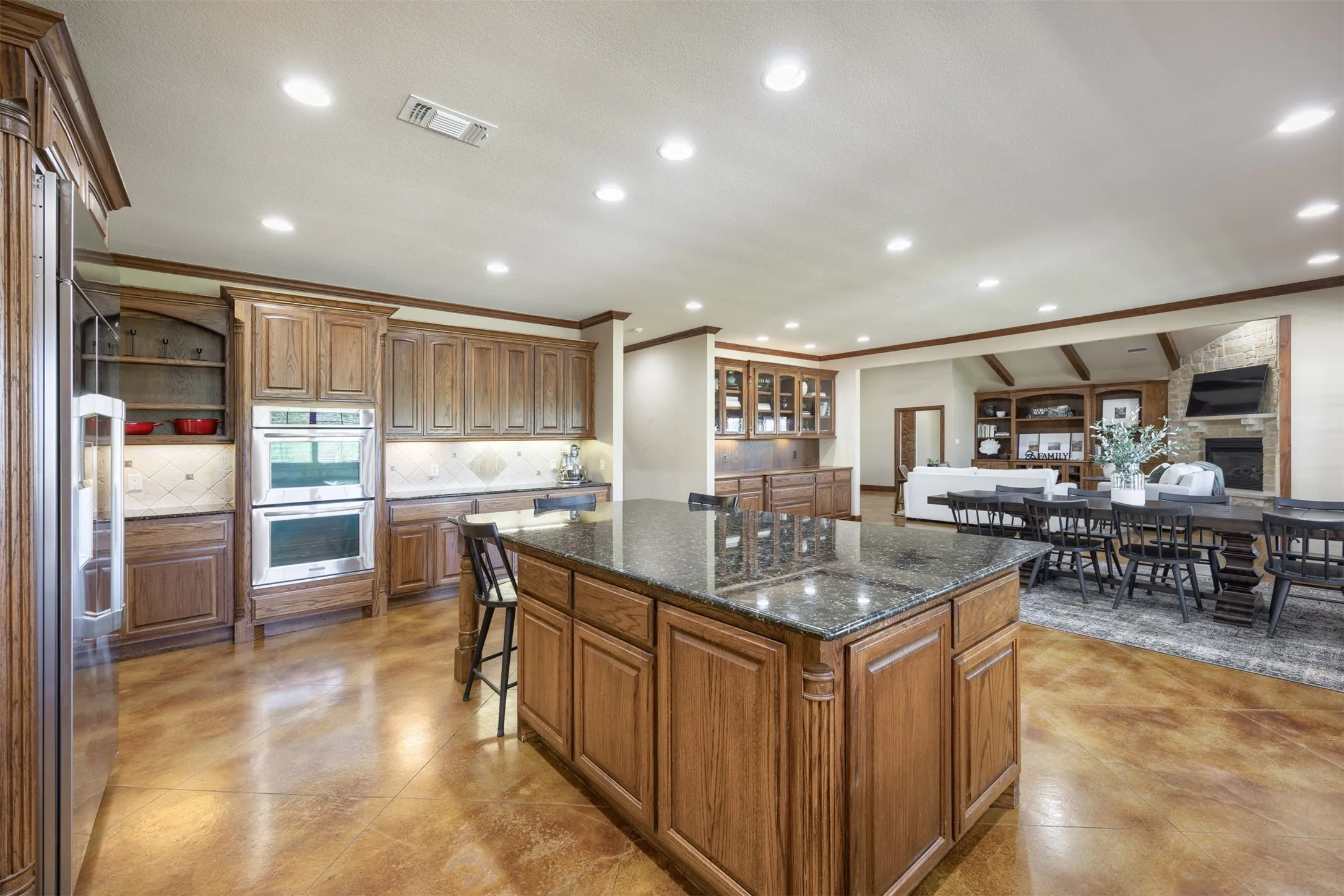 Single Family Residence For Sale in Grayson County , 1131 Harvey Lane, Denison, Texas 75020, 4 Bedroom, 4 Bathroom, 2 Garage spaces, 4,229 Sqft, built in 2008, mls#21316583, Real Estate Agent in Denison, Homes For Sale in Grayson county, Homes For Sale in Denison, Realtor in Denison Texas, Real Estate Brokerage Independent Realty Texas, Luminita Cordes Realtor