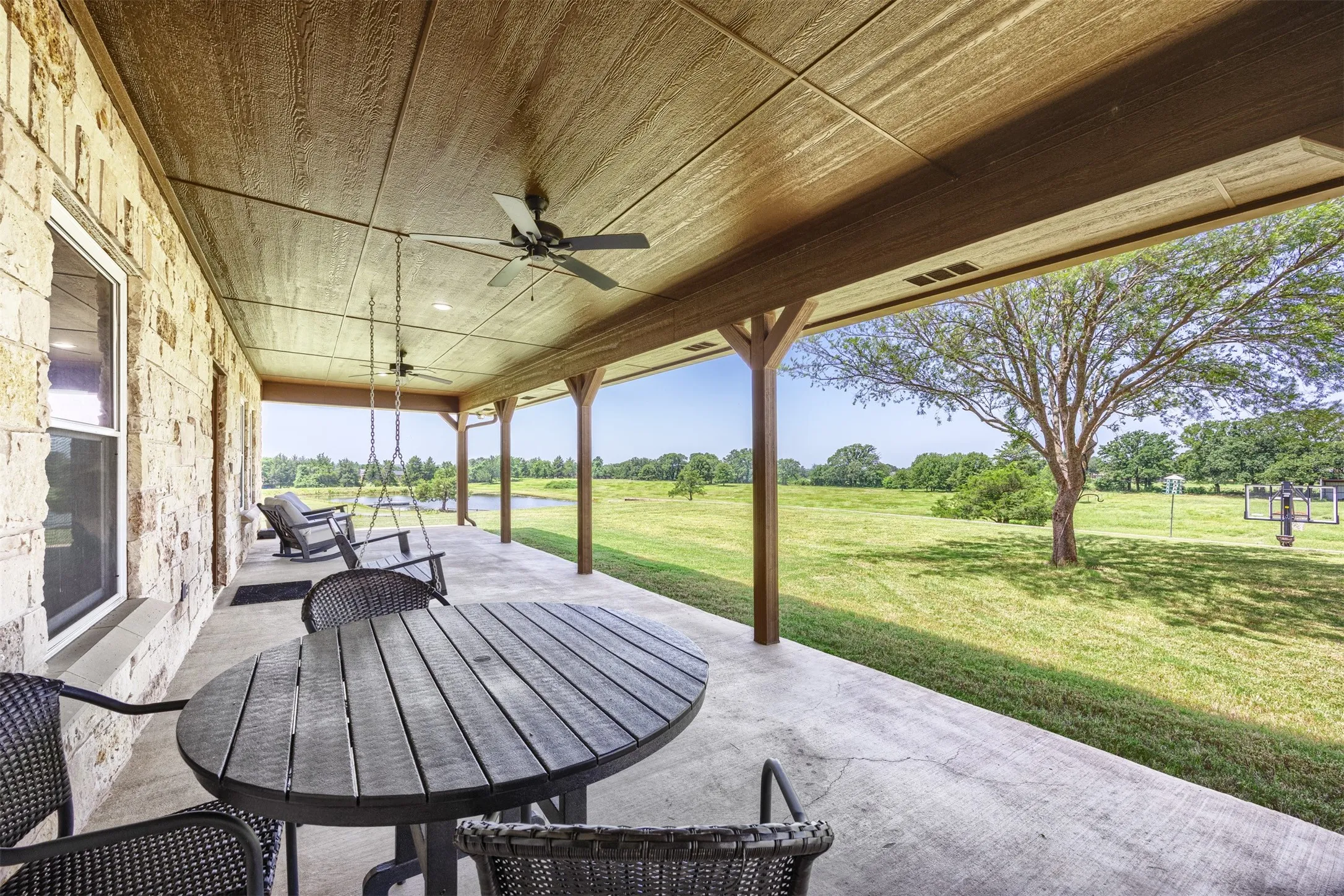 Single Family Residence For Sale in Grayson County , 1131 Harvey Lane, Denison, Texas 75020, 4 Bedroom, 4 Bathroom, 2 Garage spaces, 4,229 Sqft, built in 2008, mls#21316583, Real Estate Agent in Denison, Homes For Sale in Grayson county, Homes For Sale in Denison, Realtor in Denison Texas, Real Estate Brokerage Independent Realty Texas, Luminita Cordes Realtor