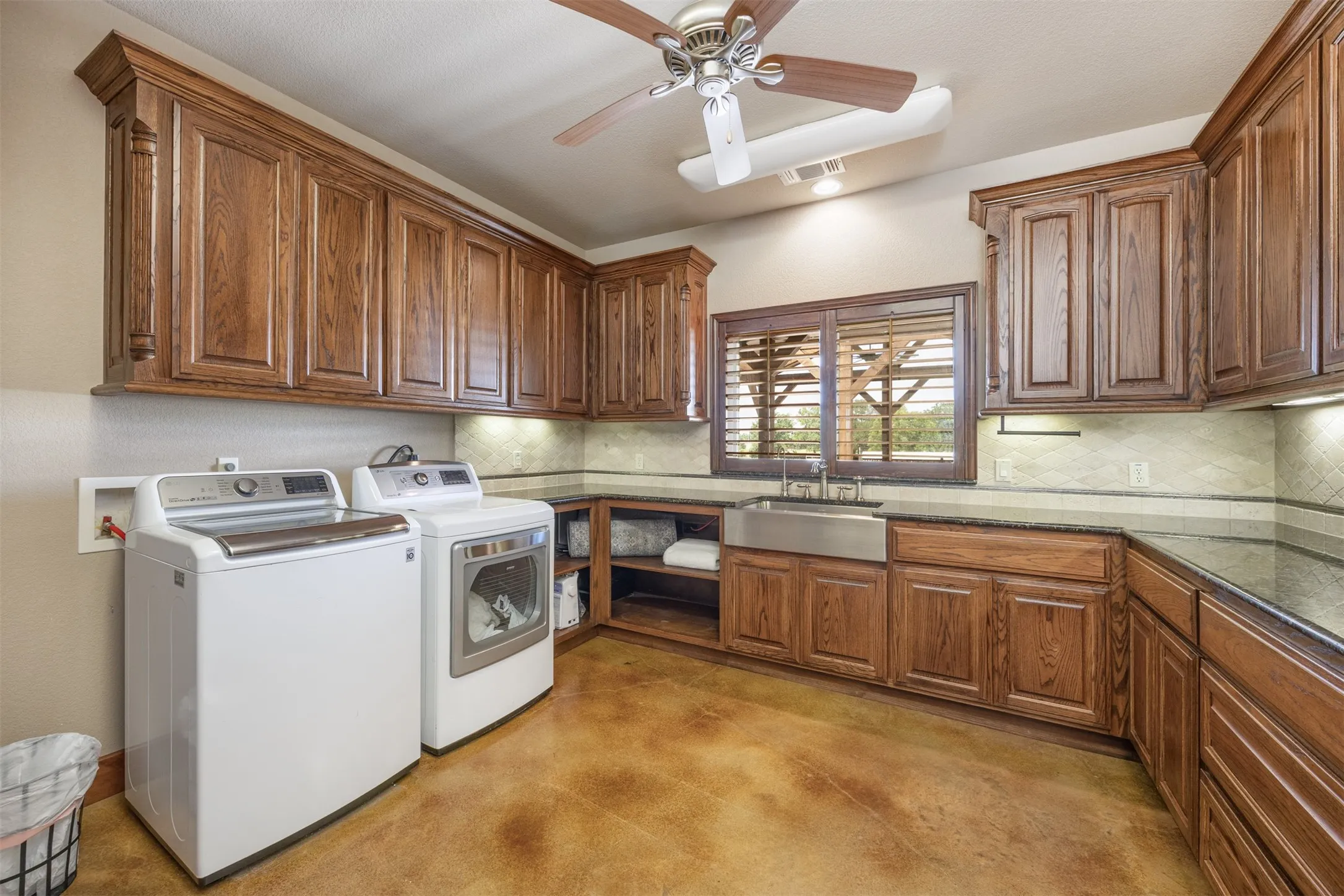 Single Family Residence For Sale in Grayson County , 1131 Harvey Lane, Denison, Texas 75020, 4 Bedroom, 4 Bathroom, 2 Garage spaces, 4,229 Sqft, built in 2008, mls#21316583, Real Estate Agent in Denison, Homes For Sale in Grayson county, Homes For Sale in Denison, Realtor in Denison Texas, Real Estate Brokerage Independent Realty Texas, Luminita Cordes Realtor
