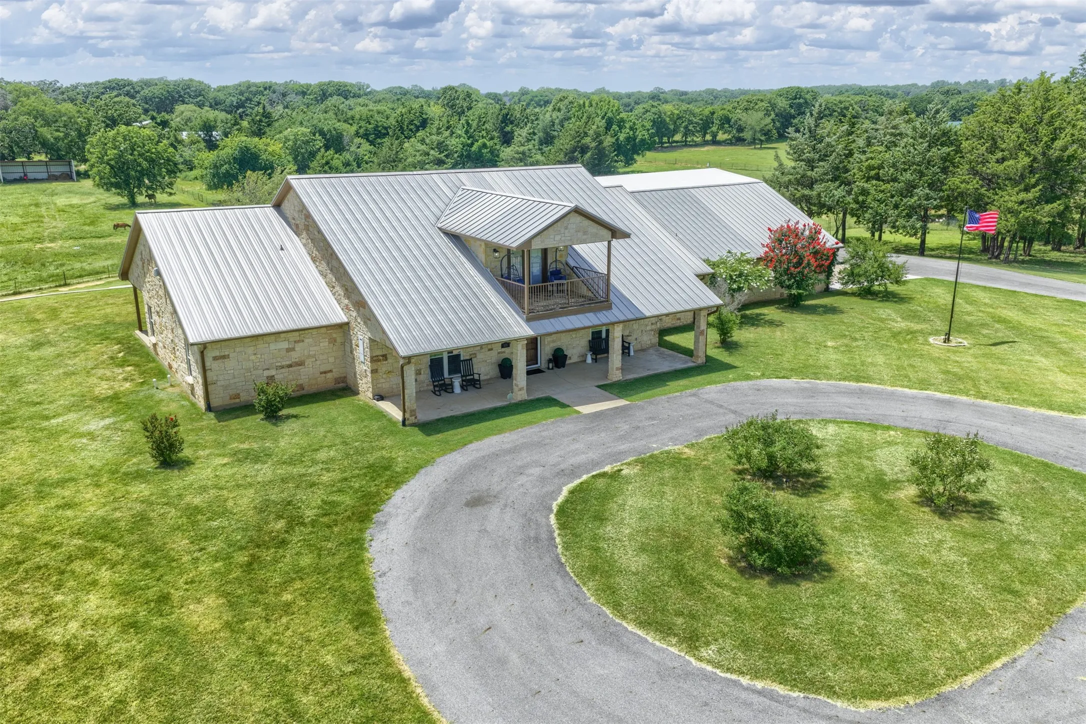 Single Family Residence For Sale in Grayson County , 1131 Harvey Lane, Denison, Texas 75020, 4 Bedroom, 4 Bathroom, 2 Garage spaces, 4,229 Sqft, built in 2008, mls#21316583, Real Estate Agent in Denison, Homes For Sale in Grayson county, Homes For Sale in Denison, Realtor in Denison Texas, Real Estate Brokerage Independent Realty Texas, Luminita Cordes Realtor