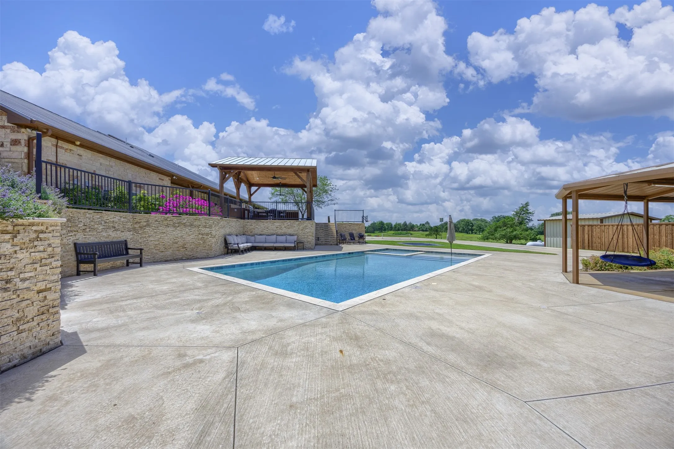 Single Family Residence For Sale in Grayson County , 1131 Harvey Lane, Denison, Texas 75020, 4 Bedroom, 4 Bathroom, 2 Garage spaces, 4,229 Sqft, built in 2008, mls#21316583, Real Estate Agent in Denison, Homes For Sale in Grayson county, Homes For Sale in Denison, Realtor in Denison Texas, Real Estate Brokerage Independent Realty Texas, Luminita Cordes Realtor