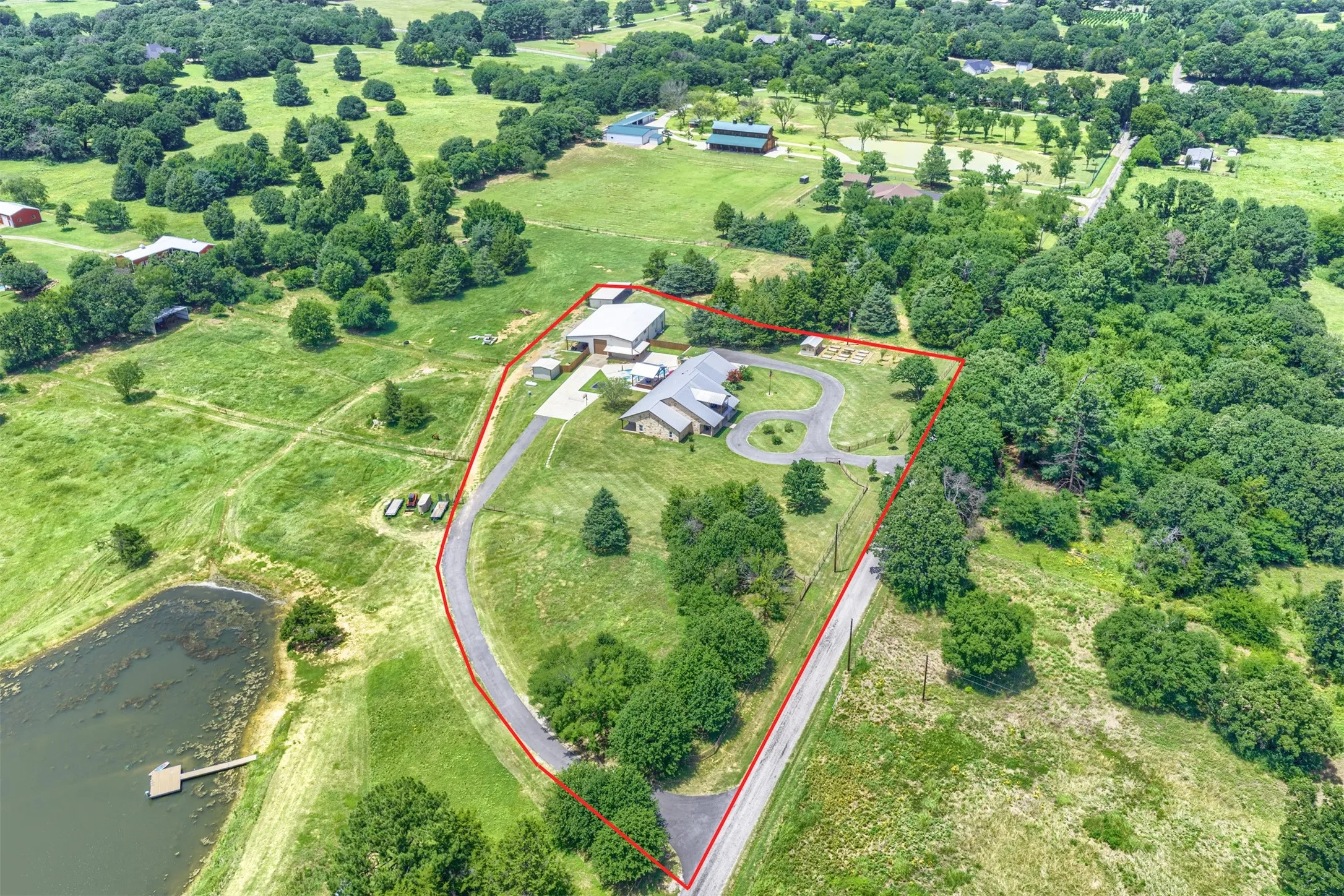 Single Family Residence For Sale in Grayson County , 1131 Harvey Lane, Denison, Texas 75020, 4 Bedroom, 4 Bathroom, 2 Garage spaces, 4,229 Sqft, built in 2008, mls#21316583, Real Estate Agent in Denison, Homes For Sale in Grayson county, Homes For Sale in Denison, Realtor in Denison Texas, Real Estate Brokerage Independent Realty Texas, Luminita Cordes Realtor