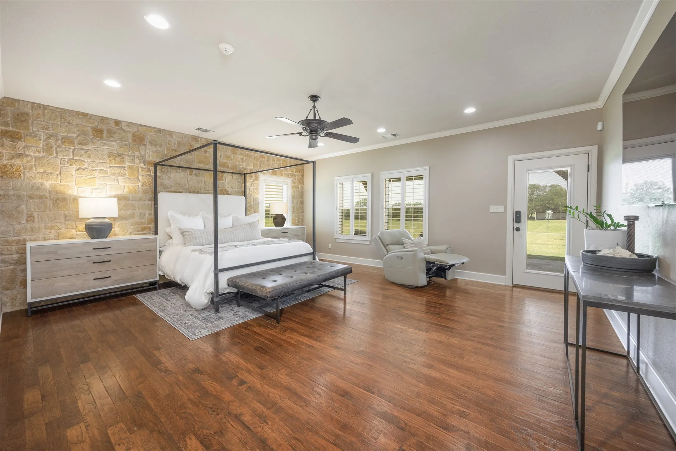 Single Family Residence For Sale in Grayson County , 1131 Harvey Lane, Denison, Texas 75020, 4 Bedroom, 4 Bathroom, 2 Garage spaces, 4,229 Sqft, built in 2008, mls#21316583, Real Estate Agent in Denison, Homes For Sale in Grayson county, Homes For Sale in Denison, Realtor in Denison Texas, Real Estate Brokerage Independent Realty Texas, Luminita Cordes Realtor