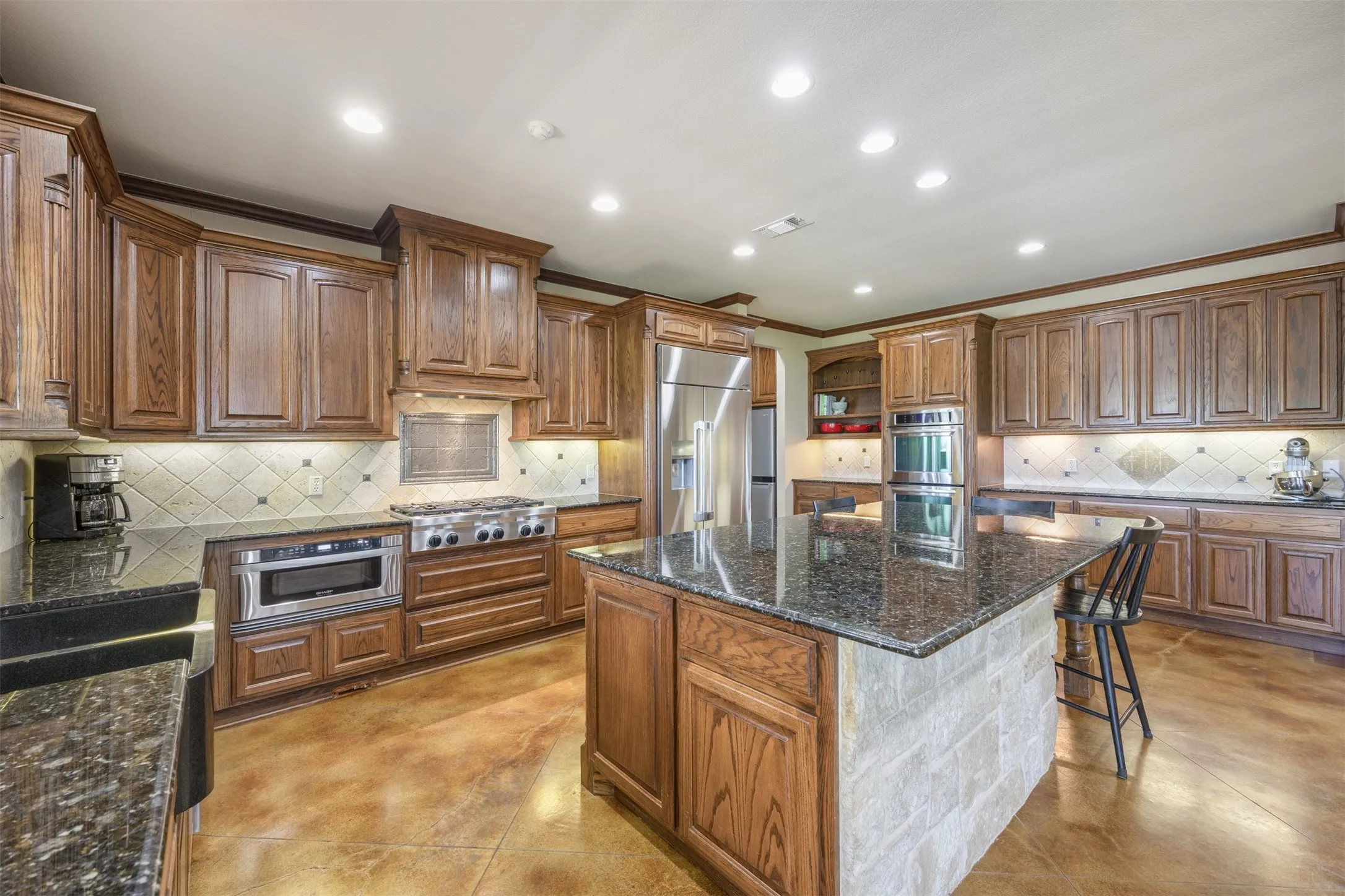 Single Family Residence For Sale in Grayson County , 1131 Harvey Lane, Denison, Texas 75020, 4 Bedroom, 4 Bathroom, 2 Garage spaces, 4,229 Sqft, built in 2008, mls#21316583, Real Estate Agent in Denison, Homes For Sale in Grayson county, Homes For Sale in Denison, Realtor in Denison Texas, Real Estate Brokerage Independent Realty Texas, Luminita Cordes Realtor