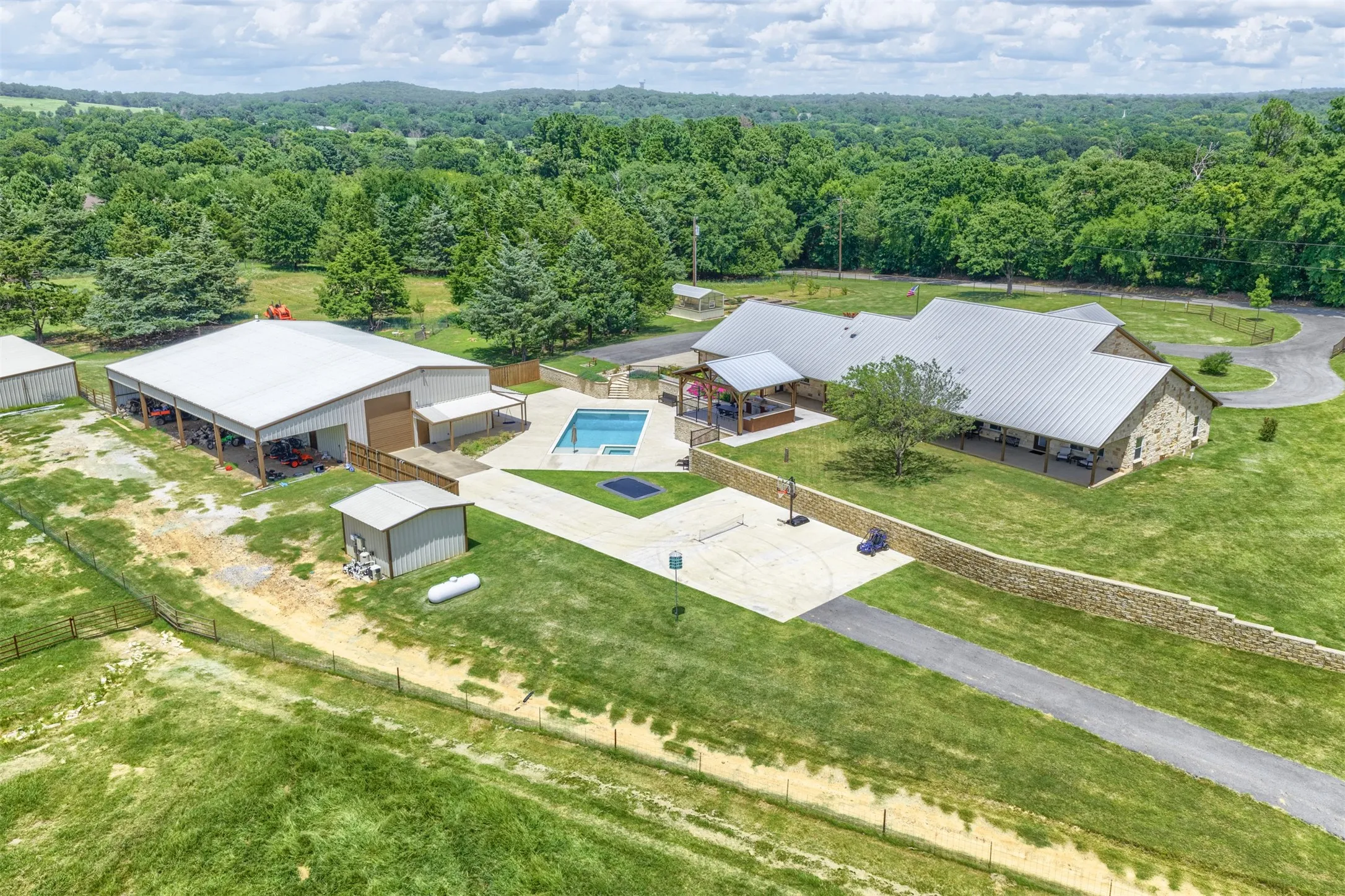 Single Family Residence For Sale in Grayson County , 1131 Harvey Lane, Denison, Texas 75020, 4 Bedroom, 4 Bathroom, 2 Garage spaces, 4,229 Sqft, built in 2008, mls#21316583, Real Estate Agent in Denison, Homes For Sale in Grayson county, Homes For Sale in Denison, Realtor in Denison Texas, Real Estate Brokerage Independent Realty Texas, Luminita Cordes Realtor