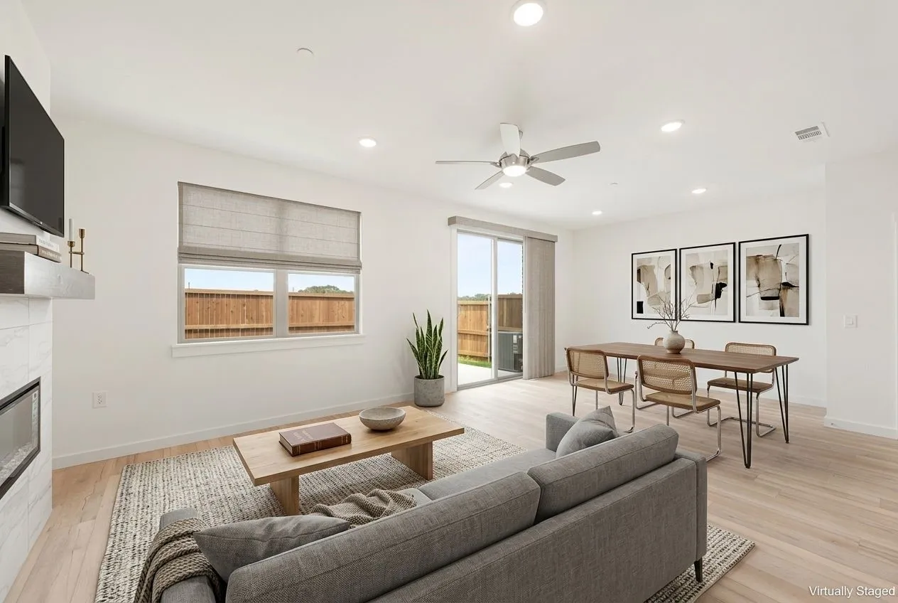 4631 Hawks Trail vs living area