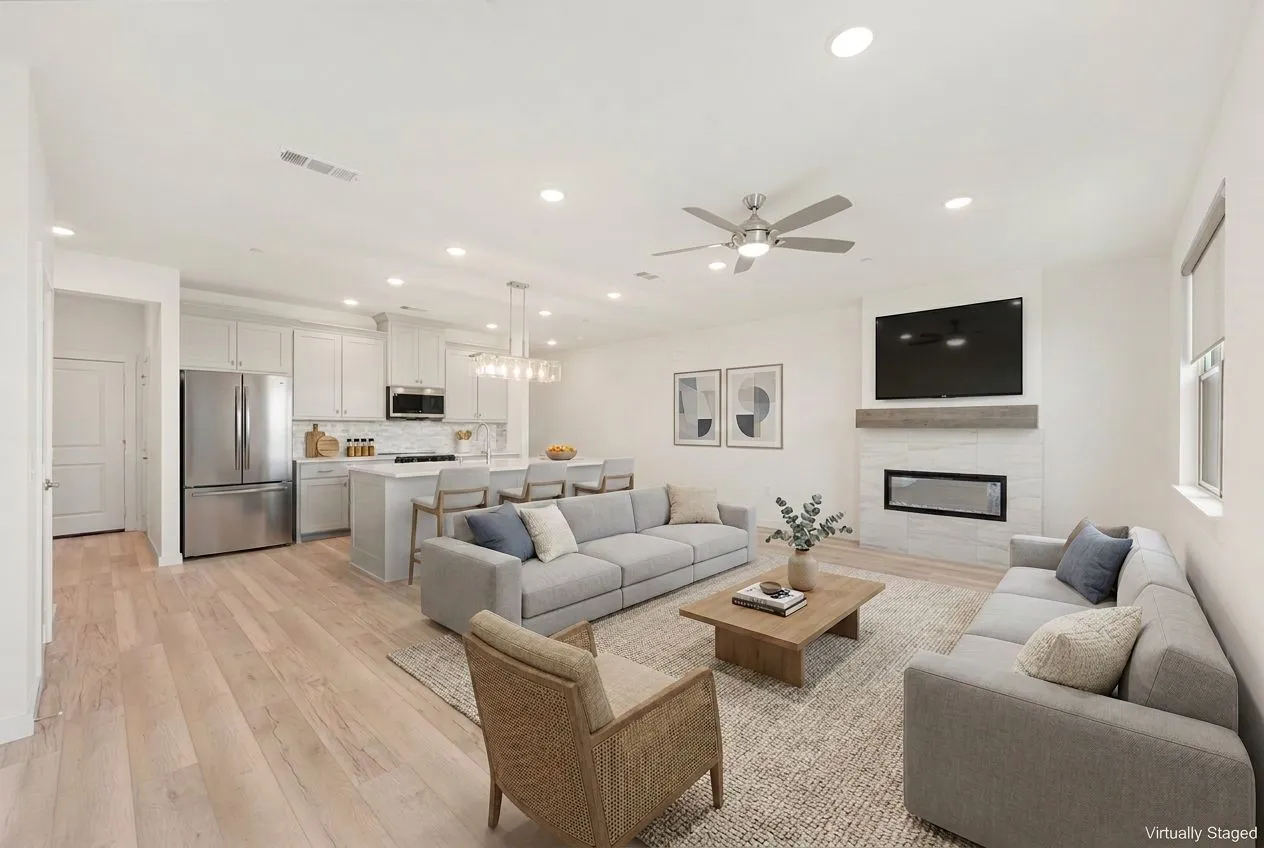 4631 Hawks Trail vs living area 2