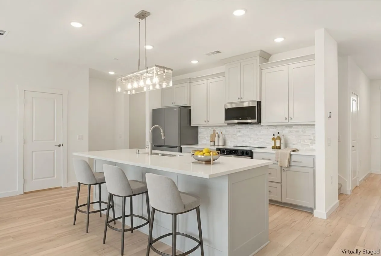 4631 Hawks Trail vs kitchen