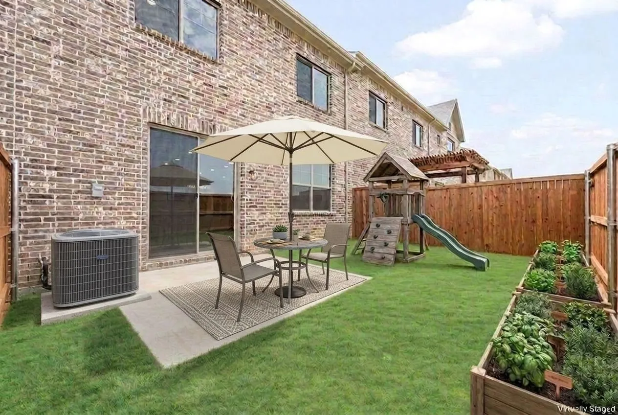 4631 Hawks Trail vs backyard