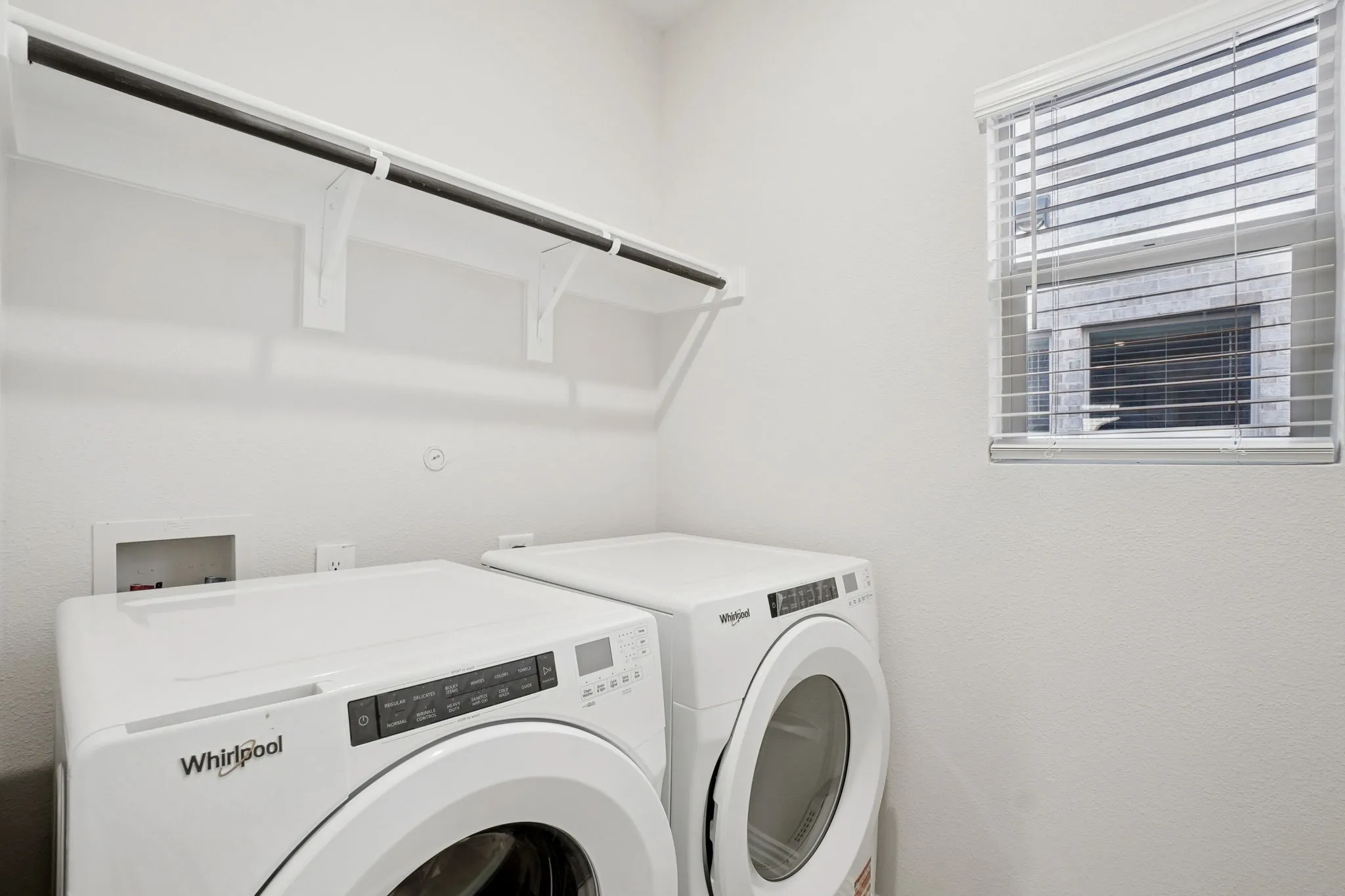  Photo is not of the actual home, but is an inspirational photo of builder’s model home and may depict options, furnishings, and/or decorator features that are not included.
