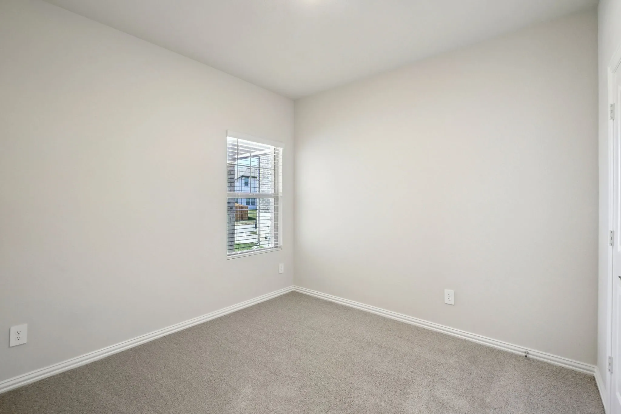  Photo is not of the actual home, but is an inspirational photo of builder’s model home and may depict options, furnishings, and/or decorator features that are not included.
