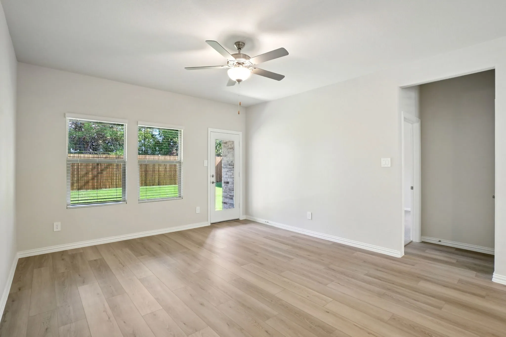  Photo is not of the actual home, but is an inspirational photo of builder’s model home and may depict options, furnishings, and/or decorator features that are not included.

