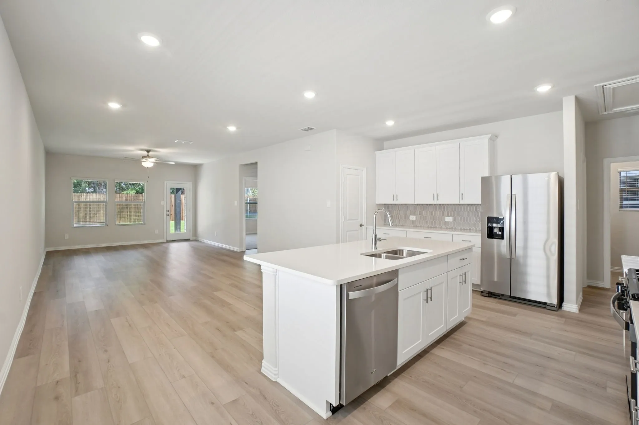  Photo is not of the actual home, but is an inspirational photo of builder’s model home and may depict options, furnishings, and/or decorator features that are not included.
