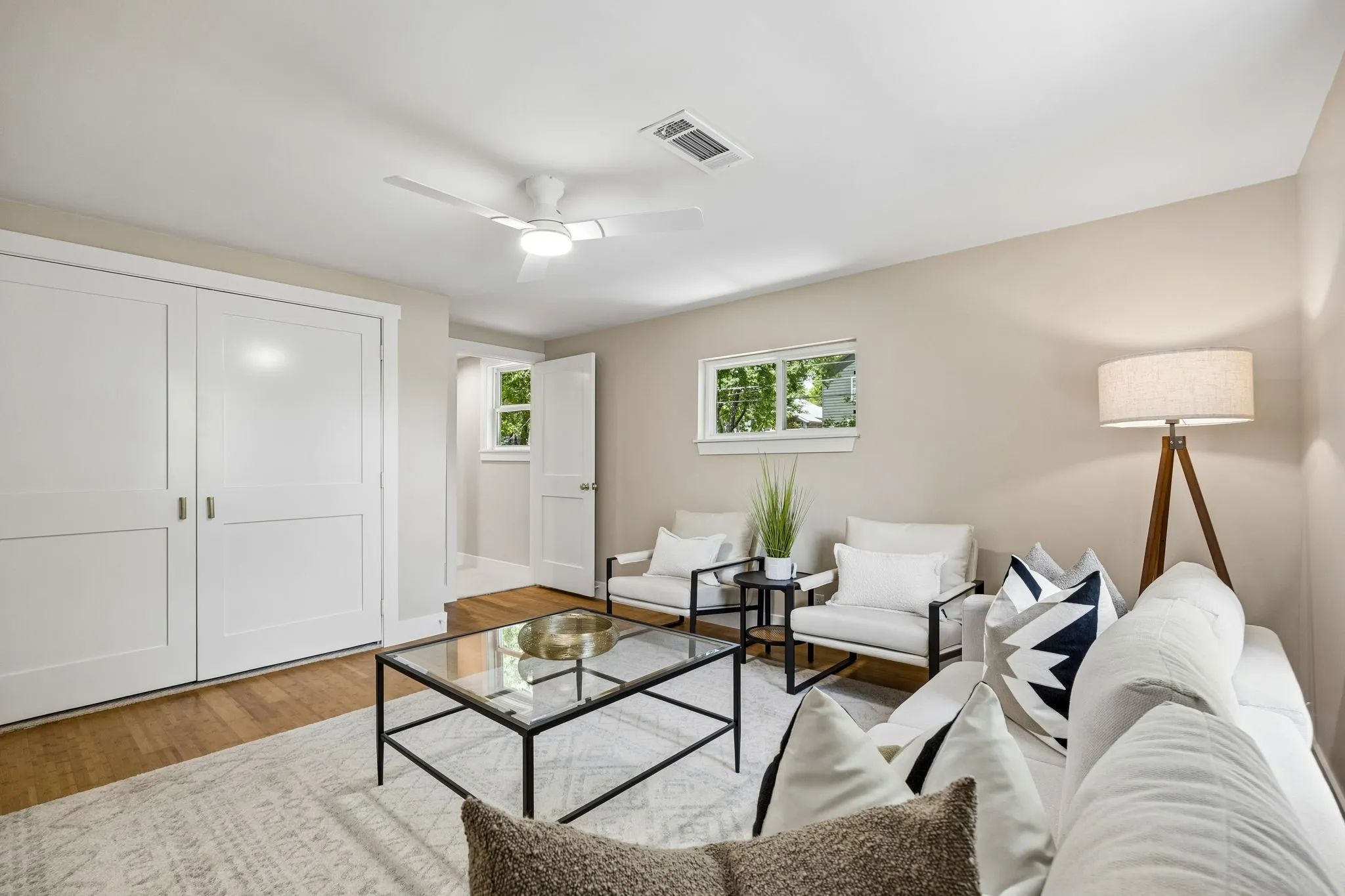 Single Family Residence For Sale in Dallas County , 6823 E Grand Avenue, Dallas, Texas 75223, 3 Bedroom, 3 Bathroom, Garage spaces, 1,924 Sqft, built in 1948, mls#21315771, Real Estate Agent in Dallas, Homes For Sale in Dallas county, Homes For Sale in Dallas, Realtor in Dallas Texas, Real Estate Brokerage Independent Realty Texas, Luminita Cordes Realtor