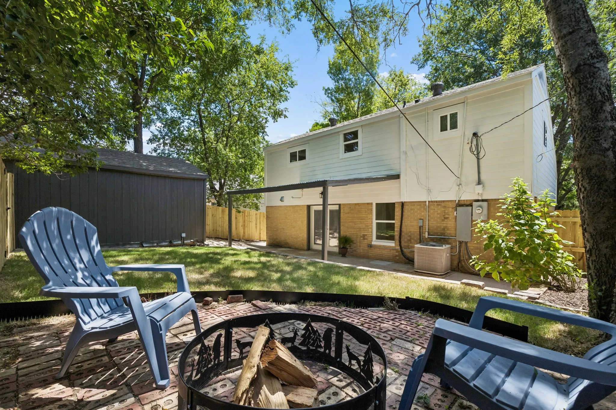 Single Family Residence For Sale in Dallas County , 6823 E Grand Avenue, Dallas, Texas 75223, 3 Bedroom, 3 Bathroom, Garage spaces, 1,924 Sqft, built in 1948, mls#21315771, Real Estate Agent in Dallas, Homes For Sale in Dallas county, Homes For Sale in Dallas, Realtor in Dallas Texas, Real Estate Brokerage Independent Realty Texas, Luminita Cordes Realtor