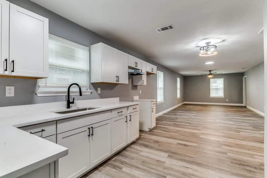 Single Family Residence For Sale in Dallas County , 2314 Dathe Street, Dallas, Texas 75215, 3 Bedroom, 2 Bathroom, Garage spaces, 1,388 Sqft, built in 1930, mls#21318492, Real Estate Agent in Dallas, Homes For Sale in Dallas county, Homes For Sale in Dallas, Realtor in Dallas Texas, Real Estate Brokerage Independent Realty Texas, Luminita Cordes Realtor