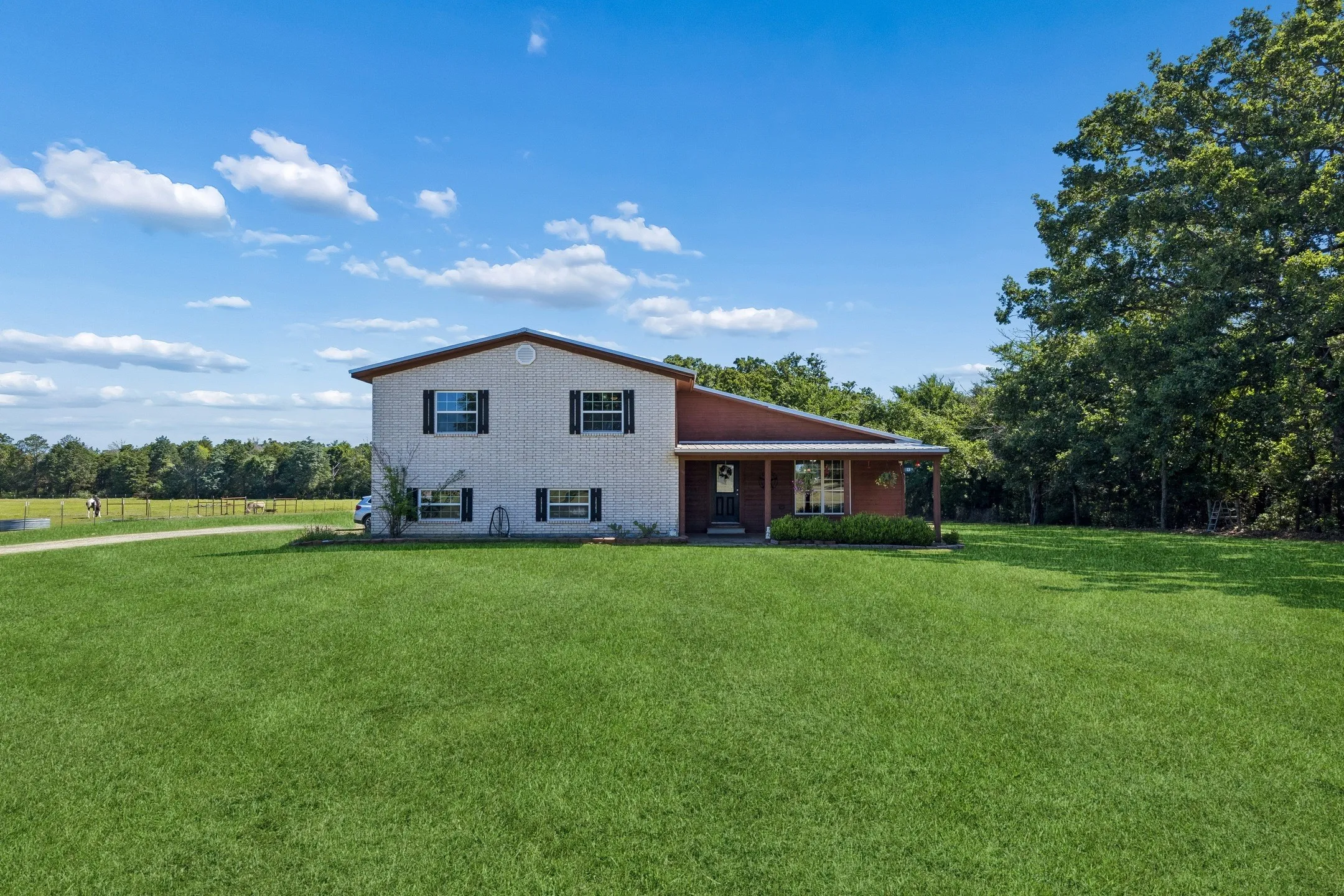 Farm For Sale in Van Zandt County , 2986 Vz County Road 3208, Wills Point, Texas 75169, 4 Bedroom, 2 Bathroom, Garage spaces, 3,329 Sqft, built in 1970, mls#21314009, Real Estate Agent in Wills Point, Homes For Sale in Van Zandt county, Homes For Sale in Wills Point, Realtor in Wills Point Texas, Real Estate Brokerage Independent Realty Texas, Luminita Cordes Realtor