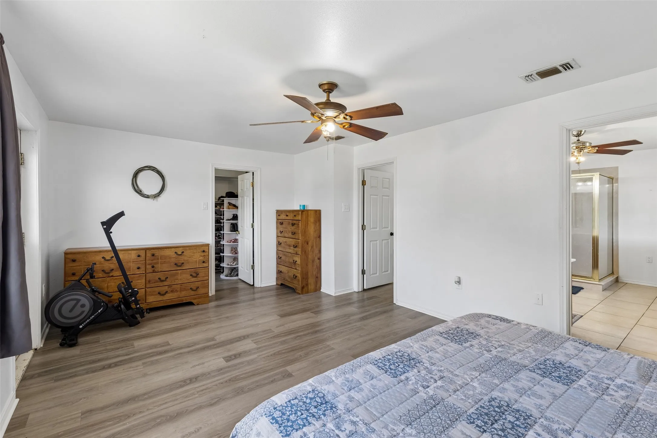 Farm For Sale in Van Zandt County , 2986 Vz County Road 3208, Wills Point, Texas 75169, 4 Bedroom, 2 Bathroom, Garage spaces, 3,329 Sqft, built in 1970, mls#21314009, Real Estate Agent in Wills Point, Homes For Sale in Van Zandt county, Homes For Sale in Wills Point, Realtor in Wills Point Texas, Real Estate Brokerage Independent Realty Texas, Luminita Cordes Realtor