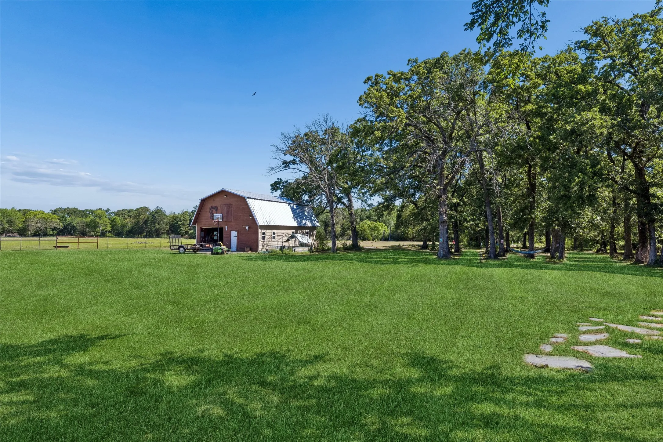 Farm For Sale in Van Zandt County , 2986 Vz County Road 3208, Wills Point, Texas 75169, 4 Bedroom, 2 Bathroom, Garage spaces, 3,329 Sqft, built in 1970, mls#21314009, Real Estate Agent in Wills Point, Homes For Sale in Van Zandt county, Homes For Sale in Wills Point, Realtor in Wills Point Texas, Real Estate Brokerage Independent Realty Texas, Luminita Cordes Realtor