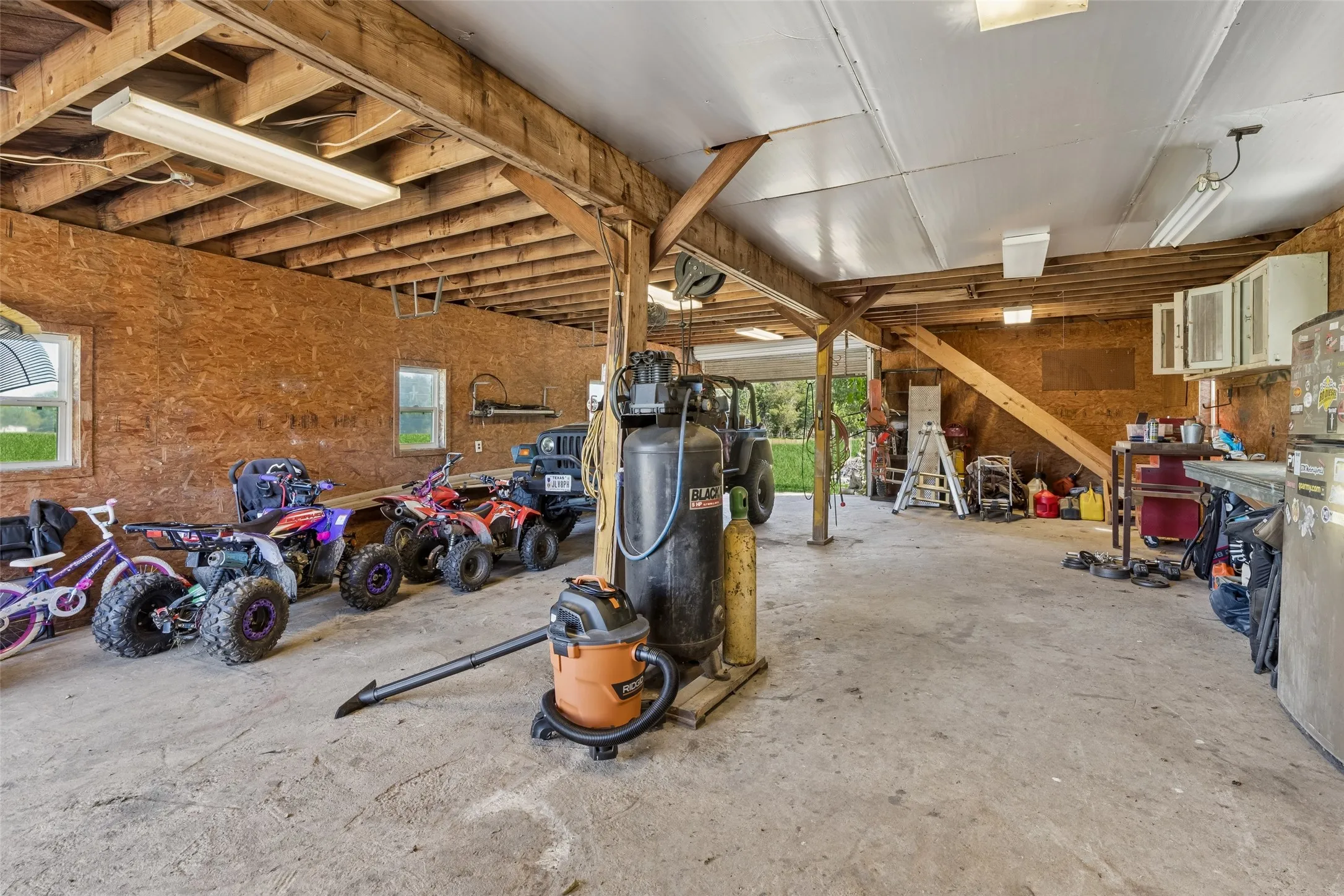 Farm For Sale in Van Zandt County , 2986 Vz County Road 3208, Wills Point, Texas 75169, 4 Bedroom, 2 Bathroom, Garage spaces, 3,329 Sqft, built in 1970, mls#21314009, Real Estate Agent in Wills Point, Homes For Sale in Van Zandt county, Homes For Sale in Wills Point, Realtor in Wills Point Texas, Real Estate Brokerage Independent Realty Texas, Luminita Cordes Realtor