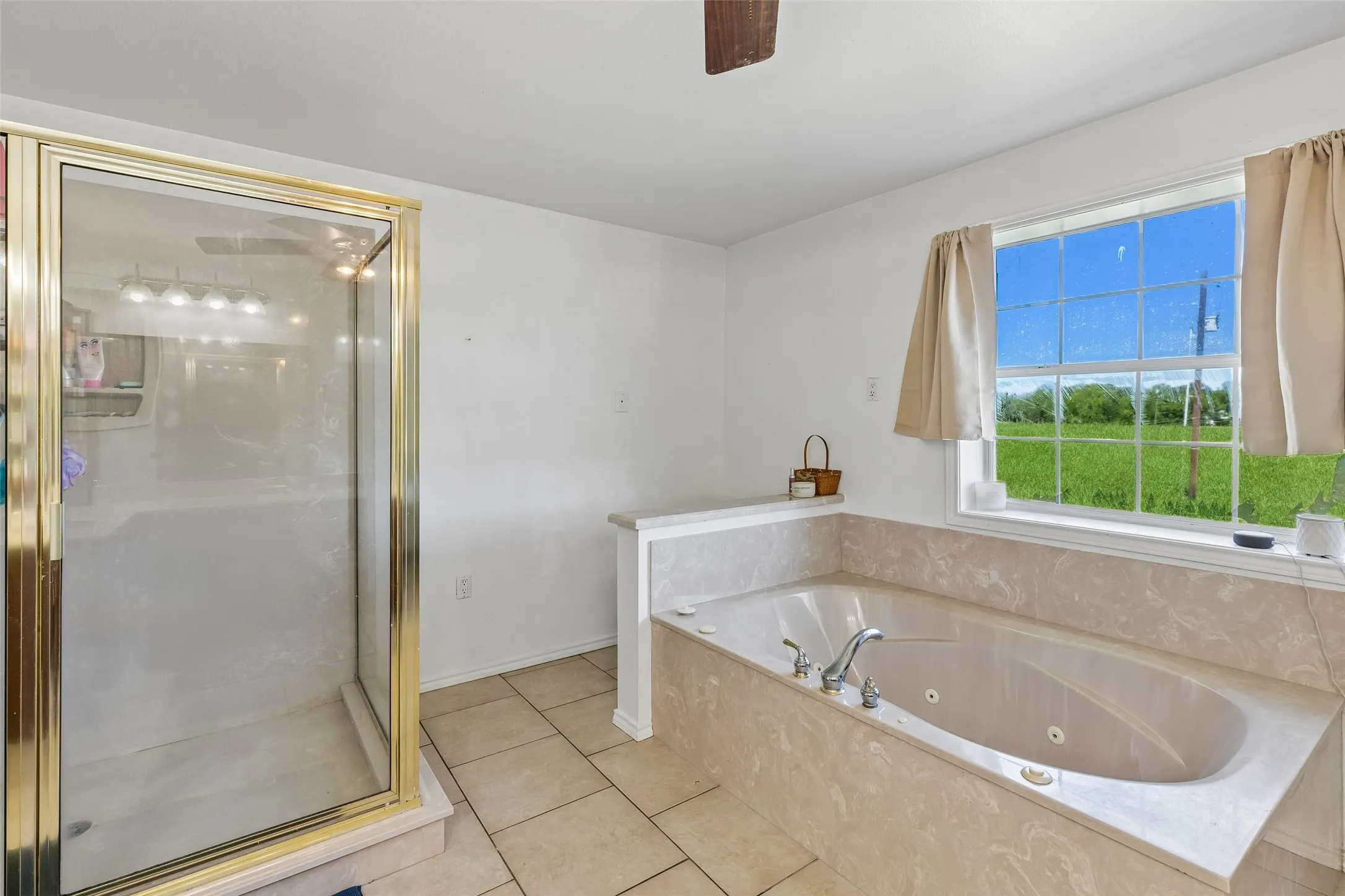 Farm For Sale in Van Zandt County , 2986 Vz County Road 3208, Wills Point, Texas 75169, 4 Bedroom, 2 Bathroom, Garage spaces, 3,329 Sqft, built in 1970, mls#21314009, Real Estate Agent in Wills Point, Homes For Sale in Van Zandt county, Homes For Sale in Wills Point, Realtor in Wills Point Texas, Real Estate Brokerage Independent Realty Texas, Luminita Cordes Realtor