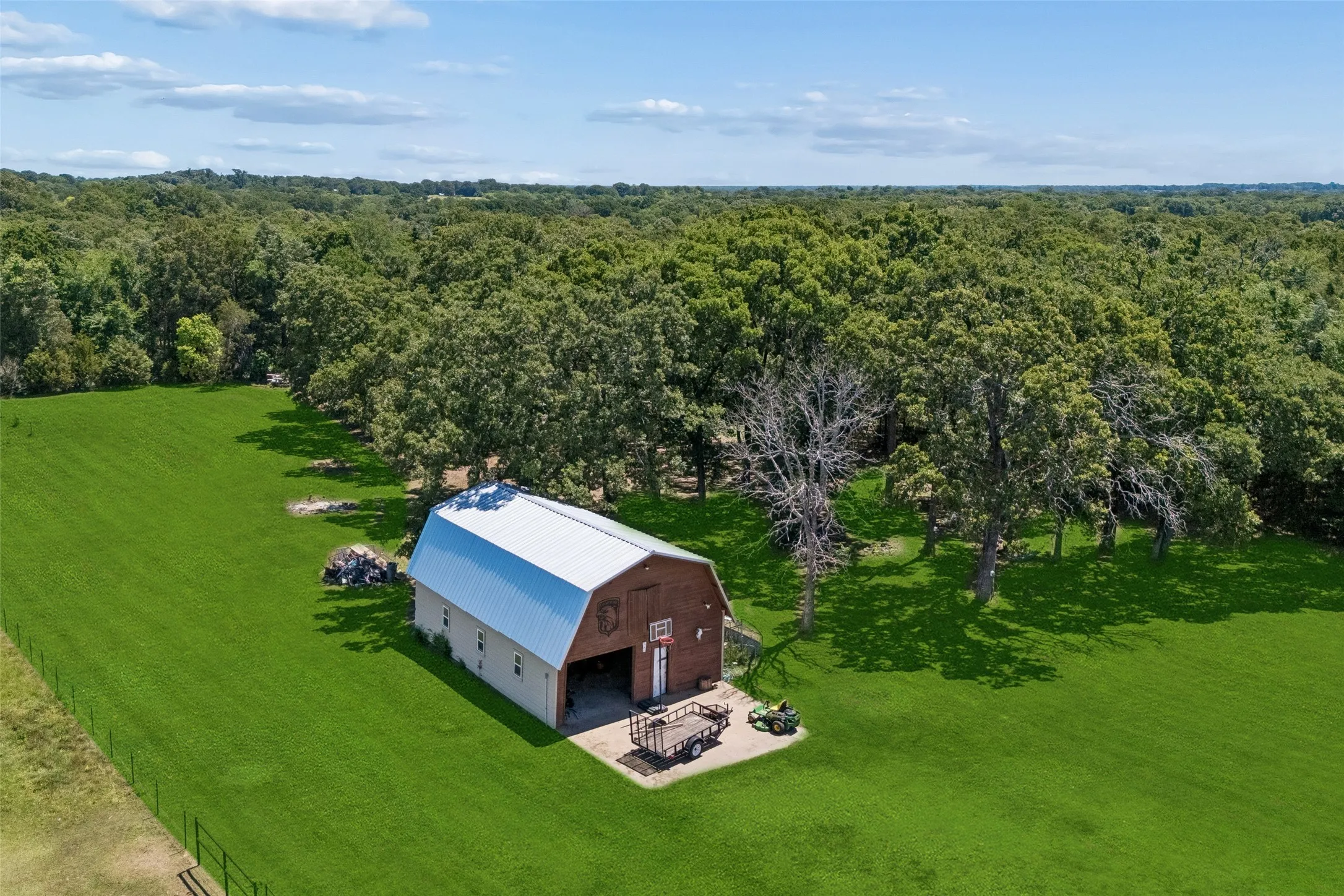 Farm For Sale in Van Zandt County , 2986 Vz County Road 3208, Wills Point, Texas 75169, 4 Bedroom, 2 Bathroom, Garage spaces, 3,329 Sqft, built in 1970, mls#21314009, Real Estate Agent in Wills Point, Homes For Sale in Van Zandt county, Homes For Sale in Wills Point, Realtor in Wills Point Texas, Real Estate Brokerage Independent Realty Texas, Luminita Cordes Realtor