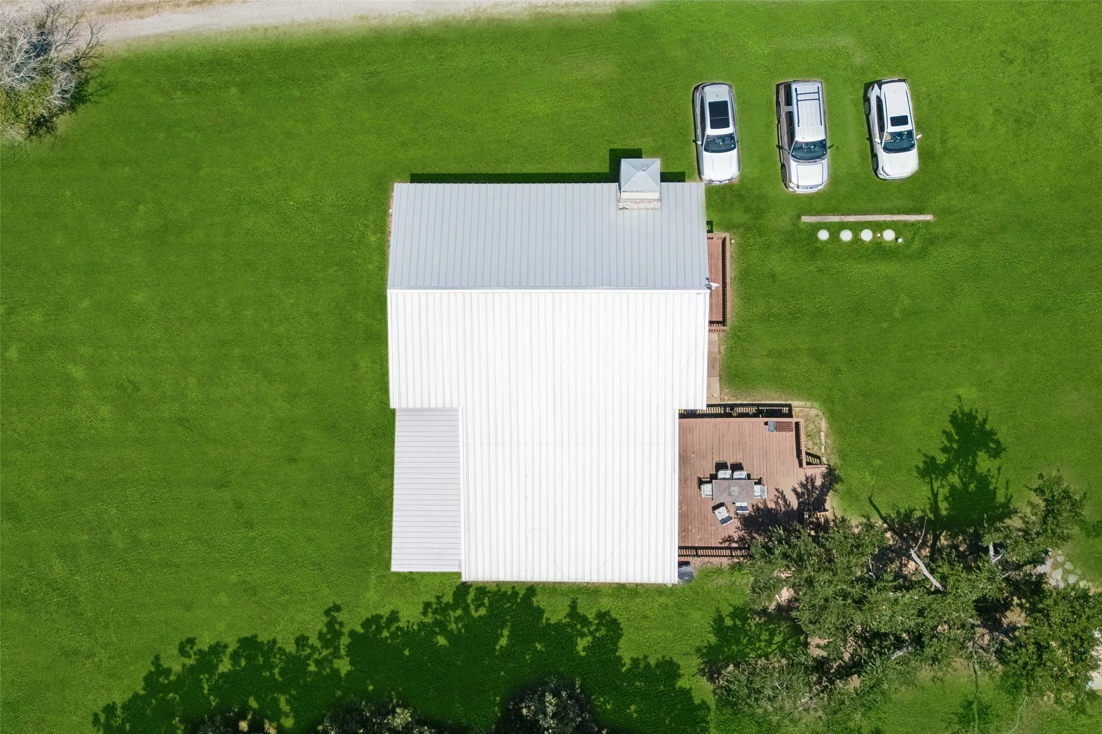 Farm For Sale in Van Zandt County , 2986 Vz County Road 3208, Wills Point, Texas 75169, 4 Bedroom, 2 Bathroom, Garage spaces, 3,329 Sqft, built in 1970, mls#21314009, Real Estate Agent in Wills Point, Homes For Sale in Van Zandt county, Homes For Sale in Wills Point, Realtor in Wills Point Texas, Real Estate Brokerage Independent Realty Texas, Luminita Cordes Realtor