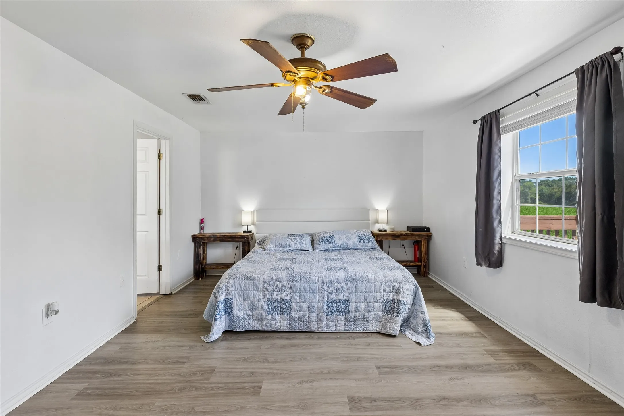 Farm For Sale in Van Zandt County , 2986 Vz County Road 3208, Wills Point, Texas 75169, 4 Bedroom, 2 Bathroom, Garage spaces, 3,329 Sqft, built in 1970, mls#21314009, Real Estate Agent in Wills Point, Homes For Sale in Van Zandt county, Homes For Sale in Wills Point, Realtor in Wills Point Texas, Real Estate Brokerage Independent Realty Texas, Luminita Cordes Realtor