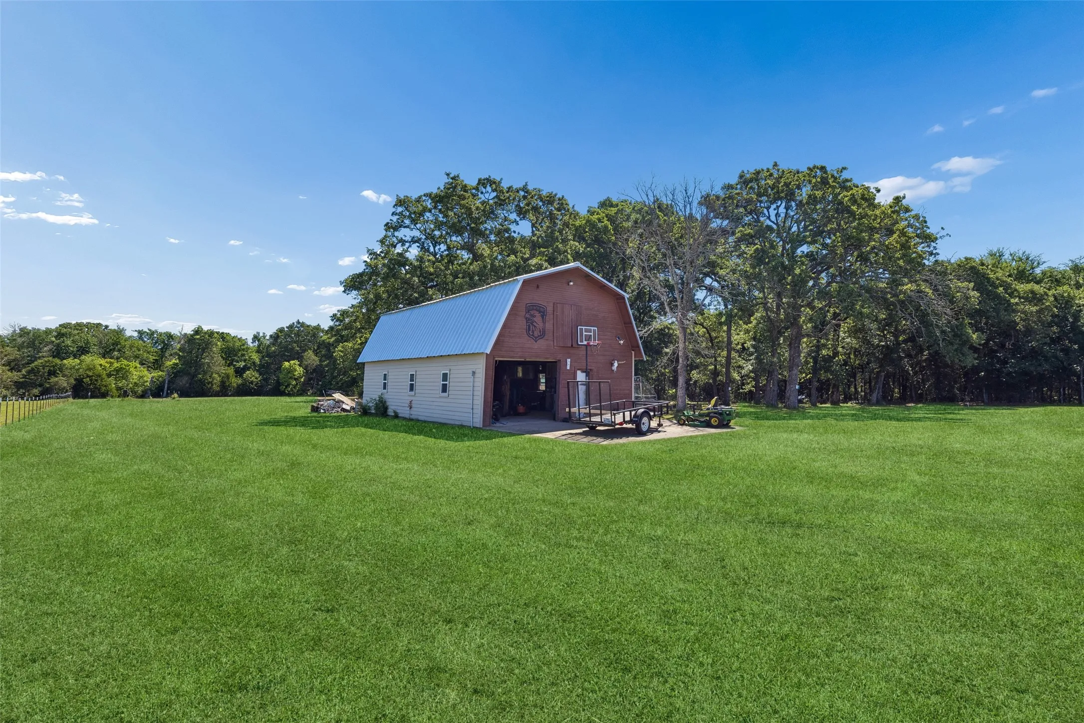 Farm For Sale in Van Zandt County , 2986 Vz County Road 3208, Wills Point, Texas 75169, 4 Bedroom, 2 Bathroom, Garage spaces, 3,329 Sqft, built in 1970, mls#21314009, Real Estate Agent in Wills Point, Homes For Sale in Van Zandt county, Homes For Sale in Wills Point, Realtor in Wills Point Texas, Real Estate Brokerage Independent Realty Texas, Luminita Cordes Realtor