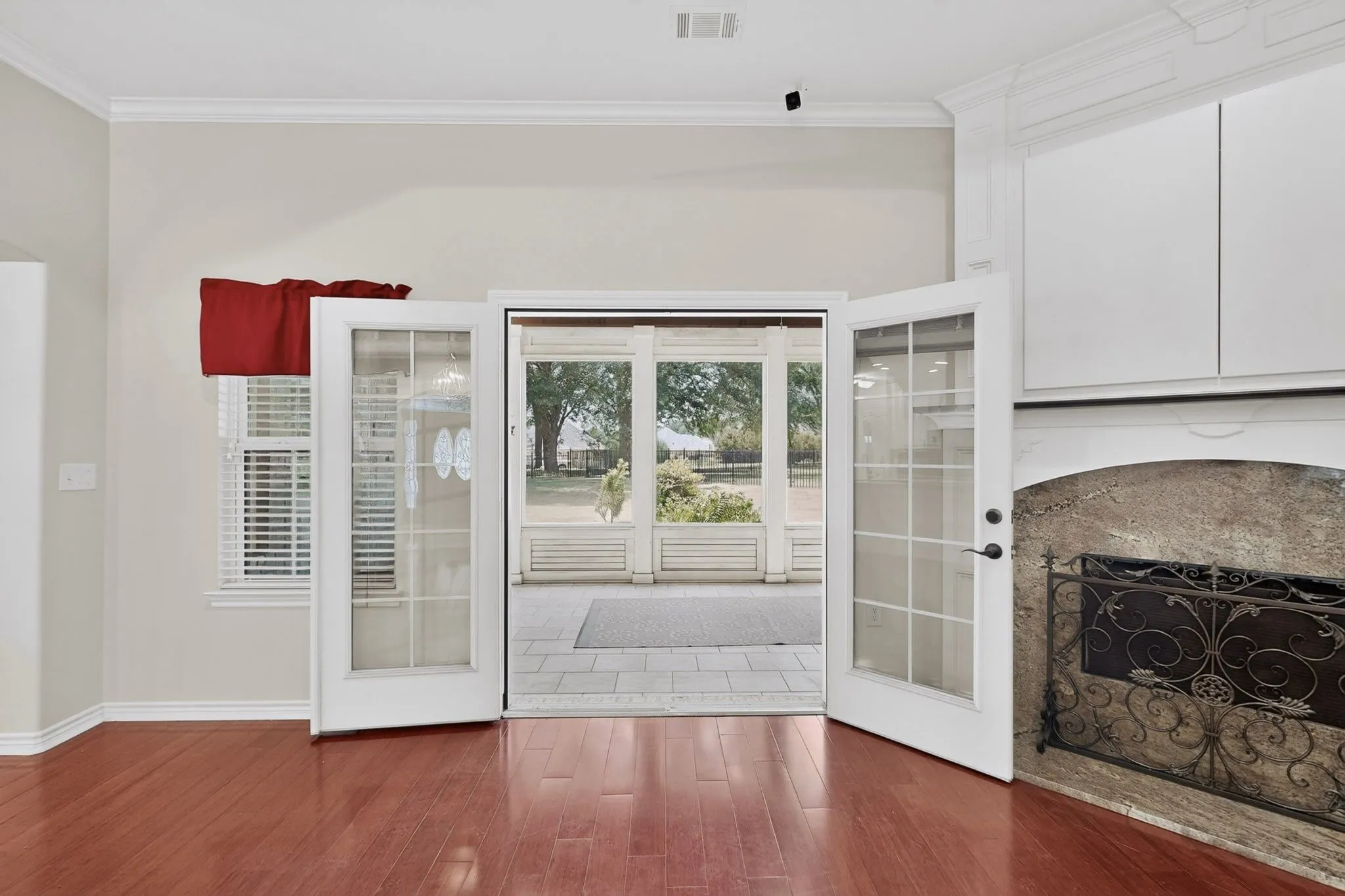 Single Family Residence For Sale in Kaufman County , 108 Cape Shore Drive, Mabank, Texas 75143, 4 Bedroom, 3 Bathroom, 2 Garage spaces, 2,728 Sqft, built in 2016, mls#21318105, Real Estate Agent in Mabank, Homes For Sale in Kaufman county, Homes For Sale in Mabank, Realtor in Mabank Texas, Real Estate Brokerage Independent Realty Texas, Luminita Cordes Realtor