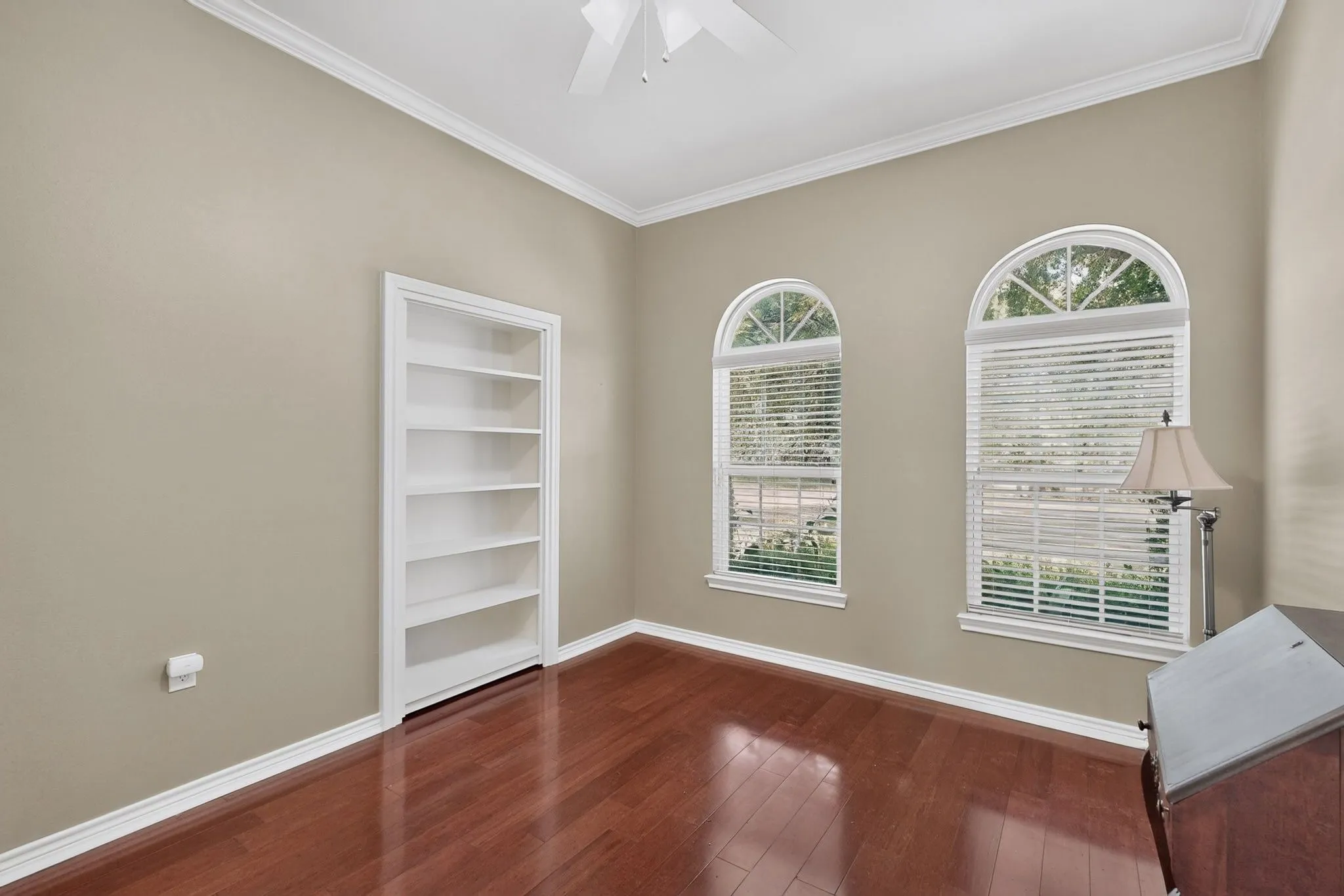 Single Family Residence For Sale in Kaufman County , 108 Cape Shore Drive, Mabank, Texas 75143, 4 Bedroom, 3 Bathroom, 2 Garage spaces, 2,728 Sqft, built in 2016, mls#21318105, Real Estate Agent in Mabank, Homes For Sale in Kaufman county, Homes For Sale in Mabank, Realtor in Mabank Texas, Real Estate Brokerage Independent Realty Texas, Luminita Cordes Realtor