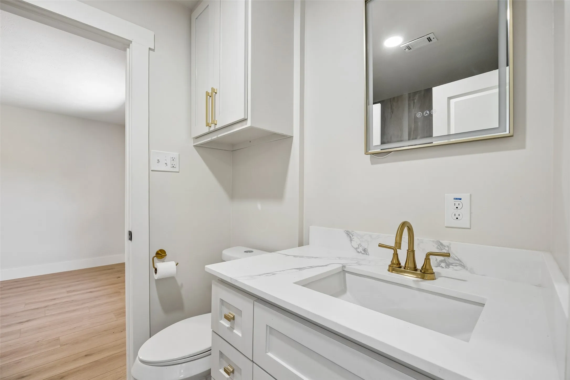Single Family Residence For Sale in Dallas County , 6225 N Jim Miller Road, Dallas, Texas 75228, 3 Bedroom, 3 Bathroom, 2 Garage spaces, 1,806 Sqft, built in 1964, mls#21315283, Real Estate Agent in Dallas, Homes For Sale in Dallas county, Homes For Sale in Dallas, Realtor in Dallas Texas, Real Estate Brokerage Independent Realty Texas, Luminita Cordes Realtor