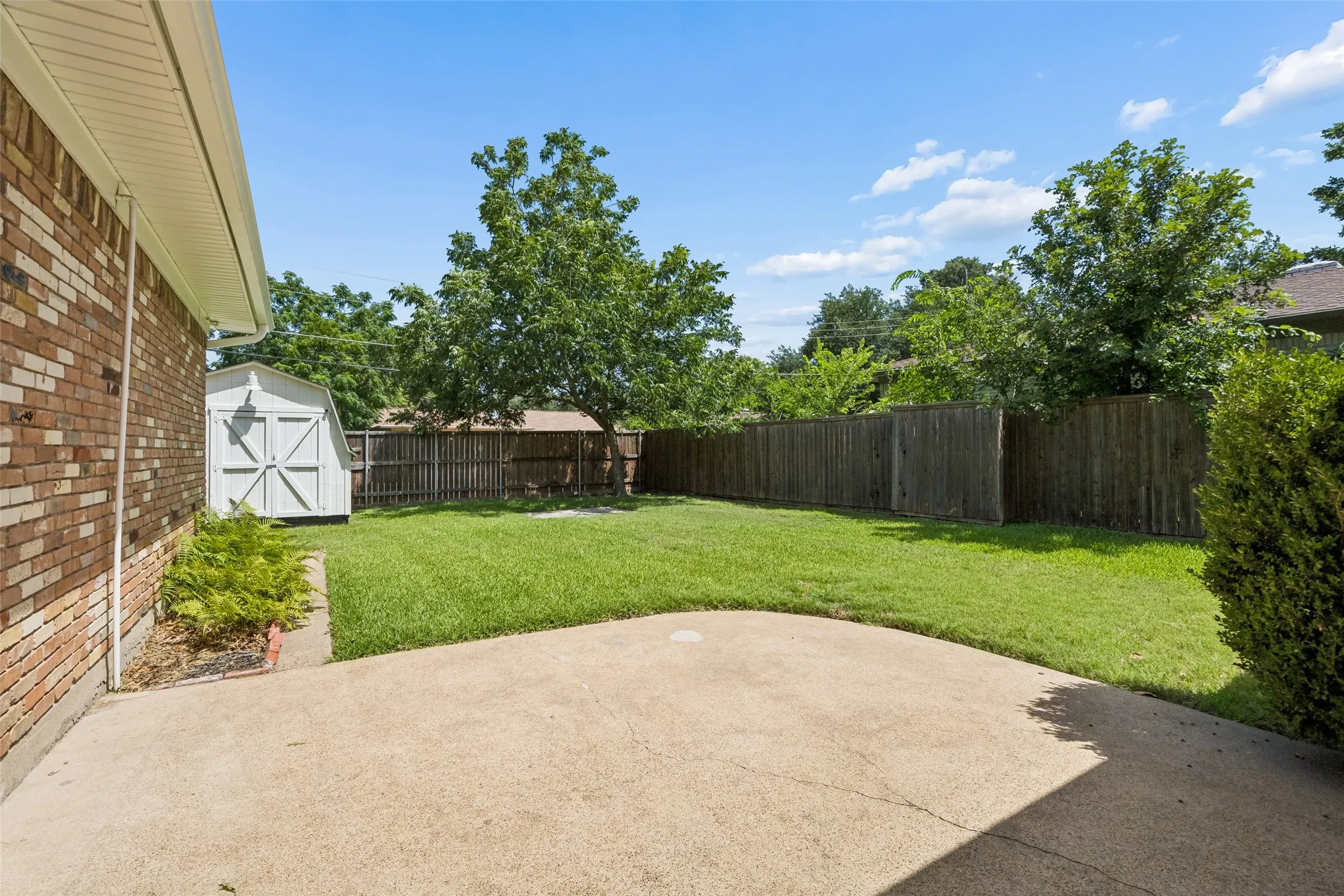 Single Family Residence For Sale in Dallas County , 6225 N Jim Miller Road, Dallas, Texas 75228, 3 Bedroom, 3 Bathroom, 2 Garage spaces, 1,806 Sqft, built in 1964, mls#21315283, Real Estate Agent in Dallas, Homes For Sale in Dallas county, Homes For Sale in Dallas, Realtor in Dallas Texas, Real Estate Brokerage Independent Realty Texas, Luminita Cordes Realtor