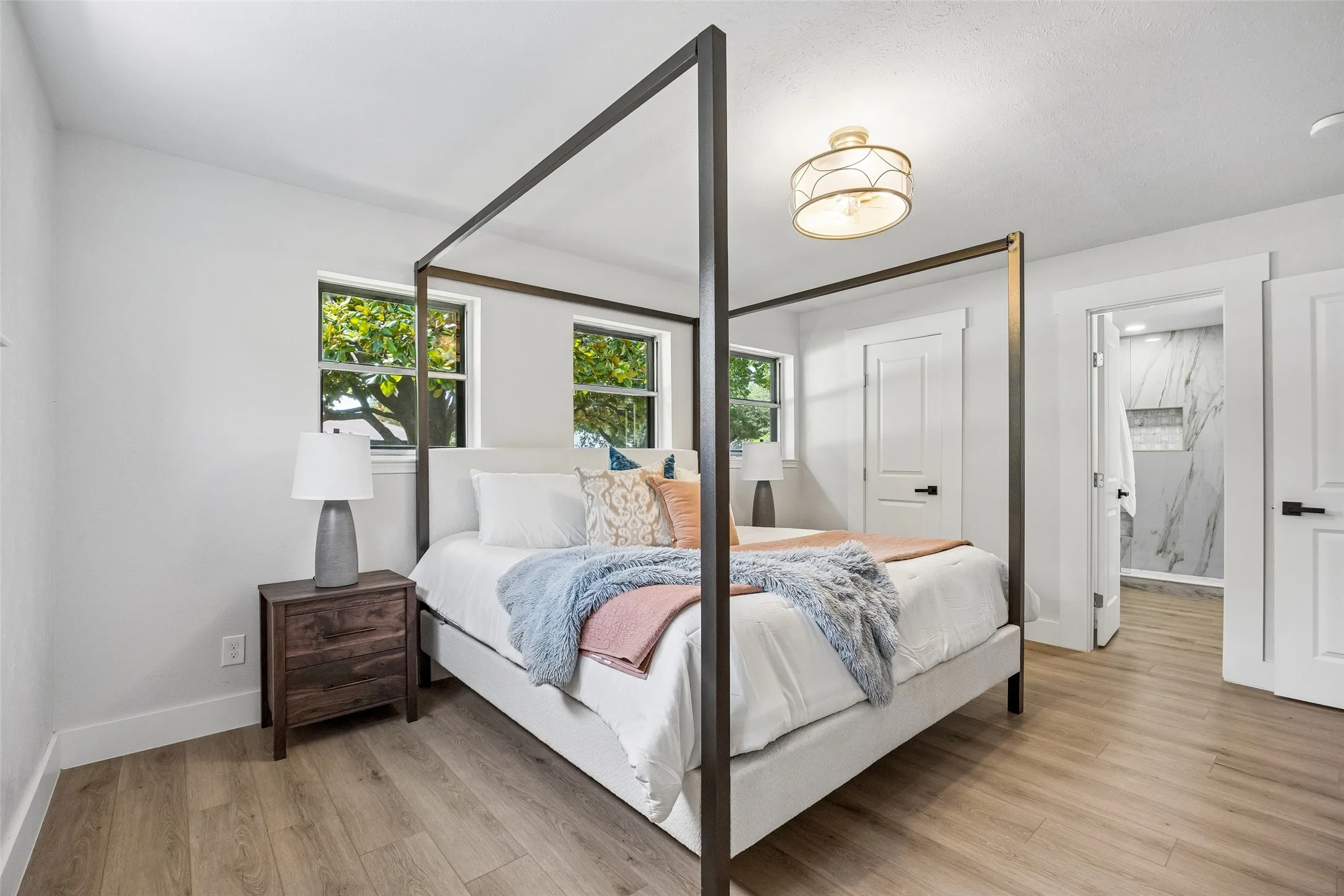 Single Family Residence For Sale in Dallas County , 6225 N Jim Miller Road, Dallas, Texas 75228, 3 Bedroom, 3 Bathroom, 2 Garage spaces, 1,806 Sqft, built in 1964, mls#21315283, Real Estate Agent in Dallas, Homes For Sale in Dallas county, Homes For Sale in Dallas, Realtor in Dallas Texas, Real Estate Brokerage Independent Realty Texas, Luminita Cordes Realtor