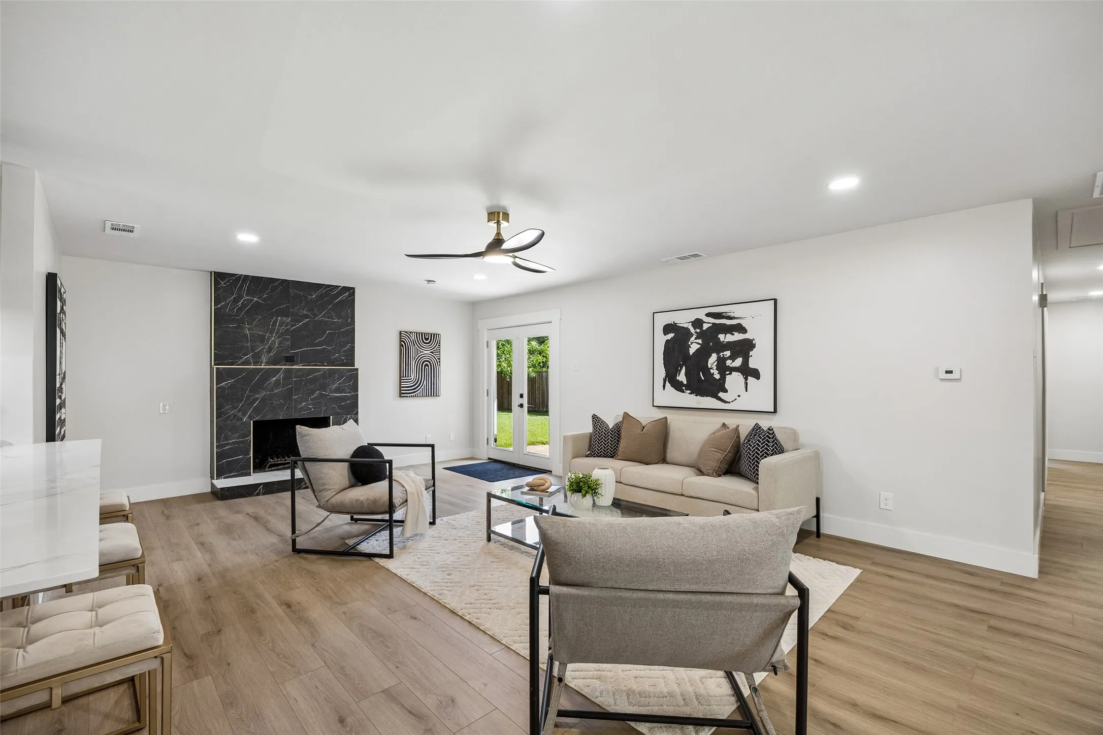 Single Family Residence For Sale in Dallas County , 6225 N Jim Miller Road, Dallas, Texas 75228, 3 Bedroom, 3 Bathroom, 2 Garage spaces, 1,806 Sqft, built in 1964, mls#21315283, Real Estate Agent in Dallas, Homes For Sale in Dallas county, Homes For Sale in Dallas, Realtor in Dallas Texas, Real Estate Brokerage Independent Realty Texas, Luminita Cordes Realtor