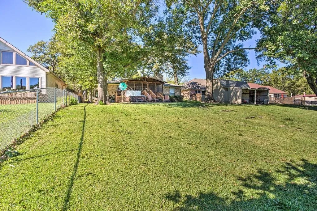Single Family Residence For Sale in Henderson County , 108 Camino Robles Street, Gun Barrel City, Texas 75156, 4 Bedrooms, 2 Bathrooms, Garage spaces, 1,524 Sqft, built in 1972, Price $475,000, mls#21315748, Real Estate Agent in Gun Barrel City, Homes For Sale in Henderson county, Homes For Sale in Gun Barrel City, Realtor in Gun Barrel City Texas, Real Estate Brokerage Independent Realty Texas, Luminita Cordes Realtor