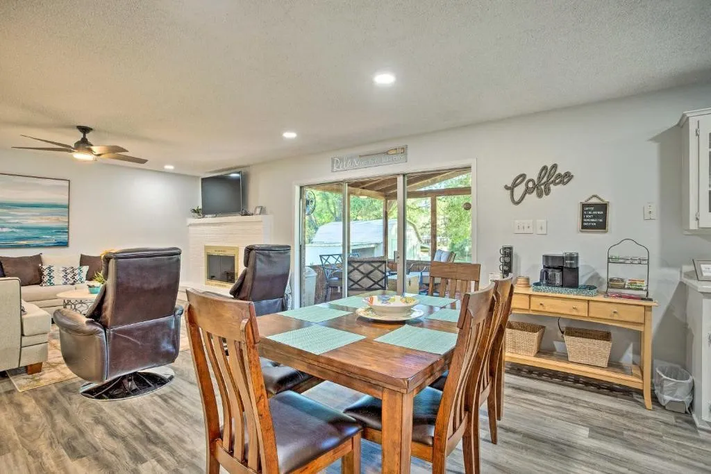 Single Family Residence For Sale in Henderson County , 108 Camino Robles Street, Gun Barrel City, Texas 75156, 4 Bedrooms, 2 Bathrooms, Garage spaces, 1,524 Sqft, built in 1972, Price $475,000, mls#21315748, Real Estate Agent in Gun Barrel City, Homes For Sale in Henderson county, Homes For Sale in Gun Barrel City, Realtor in Gun Barrel City Texas, Real Estate Brokerage Independent Realty Texas, Luminita Cordes Realtor