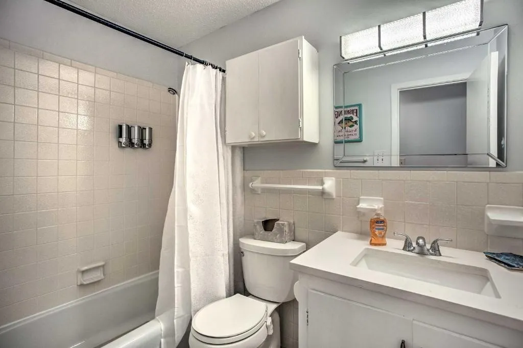 Single Family Residence For Sale in Henderson County , 108 Camino Robles Street, Gun Barrel City, Texas 75156, 4 Bedrooms, 2 Bathrooms, Garage spaces, 1,524 Sqft, built in 1972, Price $475,000, mls#21315748, Real Estate Agent in Gun Barrel City, Homes For Sale in Henderson county, Homes For Sale in Gun Barrel City, Realtor in Gun Barrel City Texas, Real Estate Brokerage Independent Realty Texas, Luminita Cordes Realtor