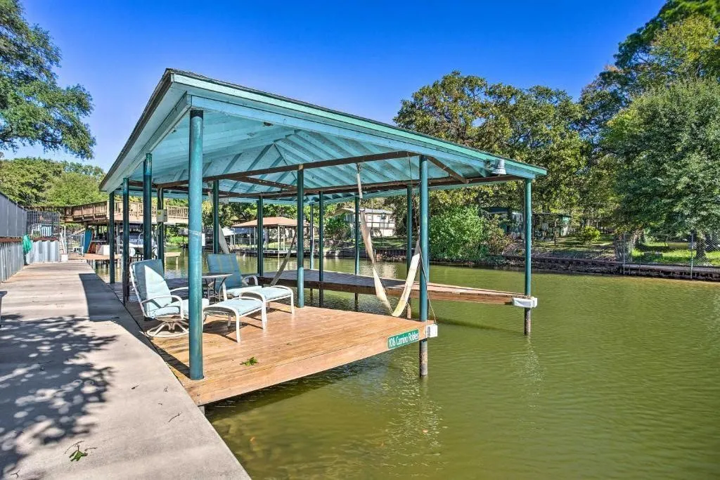 Single Family Residence For Sale in Henderson County , 108 Camino Robles Street, Gun Barrel City, Texas 75156, 4 Bedrooms, 2 Bathrooms, Garage spaces, 1,524 Sqft, built in 1972, Price $475,000, mls#21315748, Real Estate Agent in Gun Barrel City, Homes For Sale in Henderson county, Homes For Sale in Gun Barrel City, Realtor in Gun Barrel City Texas, Real Estate Brokerage Independent Realty Texas, Luminita Cordes Realtor