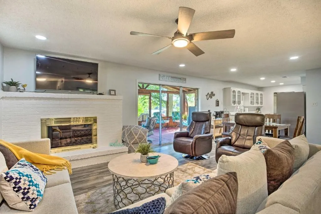 Single Family Residence For Sale in Henderson County , 108 Camino Robles Street, Gun Barrel City, Texas 75156, 4 Bedrooms, 2 Bathrooms, Garage spaces, 1,524 Sqft, built in 1972, Price $475,000, mls#21315748, Real Estate Agent in Gun Barrel City, Homes For Sale in Henderson county, Homes For Sale in Gun Barrel City, Realtor in Gun Barrel City Texas, Real Estate Brokerage Independent Realty Texas, Luminita Cordes Realtor
