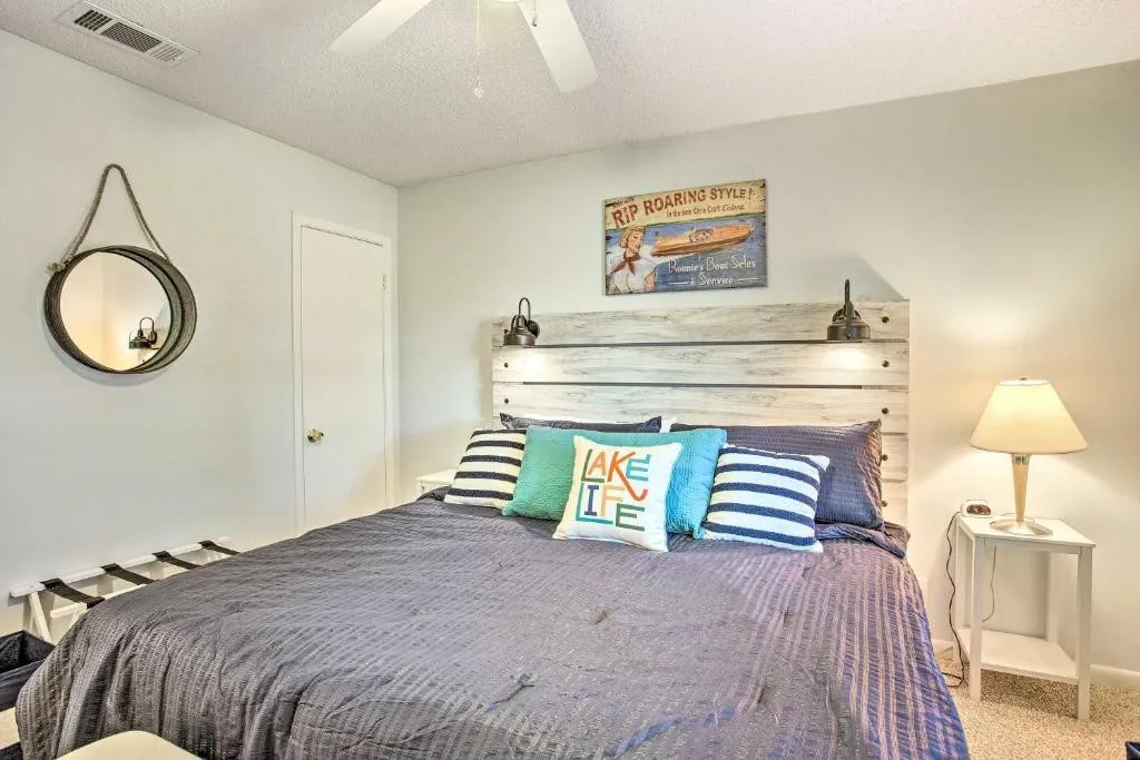 Single Family Residence For Sale in Henderson County , 108 Camino Robles Street, Gun Barrel City, Texas 75156, 4 Bedrooms, 2 Bathrooms, Garage spaces, 1,524 Sqft, built in 1972, Price $475,000, mls#21315748, Real Estate Agent in Gun Barrel City, Homes For Sale in Henderson county, Homes For Sale in Gun Barrel City, Realtor in Gun Barrel City Texas, Real Estate Brokerage Independent Realty Texas, Luminita Cordes Realtor