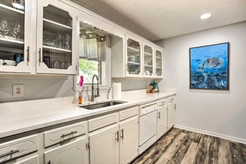 Single Family Residence For Sale in Henderson County , 108 Camino Robles Street, Gun Barrel City, Texas 75156, 4 Bedrooms, 2 Bathrooms, Garage spaces, 1,524 Sqft, built in 1972, Price $475,000, mls#21315748, Real Estate Agent in Gun Barrel City, Homes For Sale in Henderson county, Homes For Sale in Gun Barrel City, Realtor in Gun Barrel City Texas, Real Estate Brokerage Independent Realty Texas, Luminita Cordes Realtor