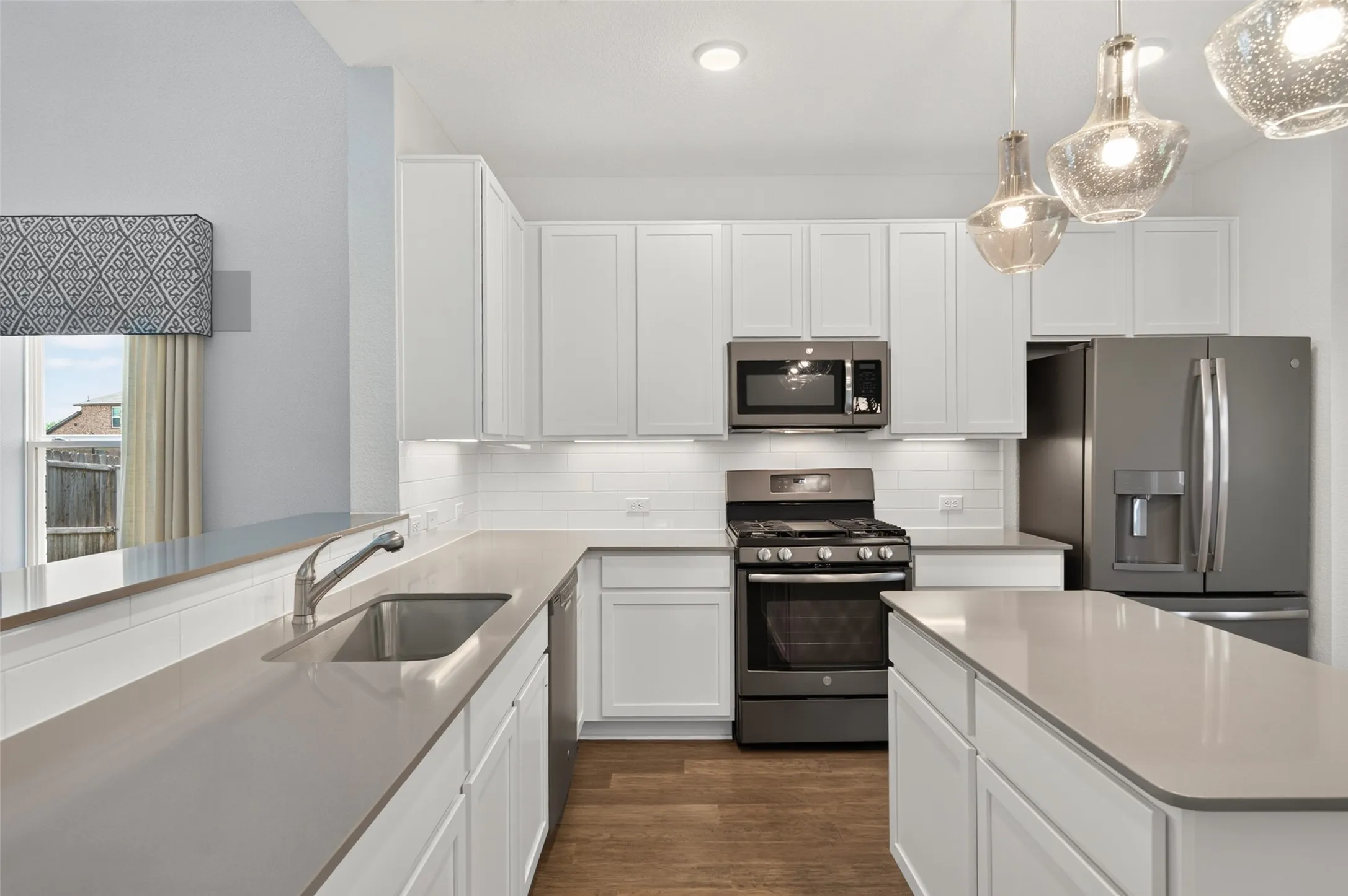 Single Family Residence For Sale in Kaufman County , 2020 Bronte Drive, Forney, Texas 75126, 4 Bedroom, 3 Bathroom, 2 Garage spaces, 2,440 Sqft, built in 2019, mls#21317824, Real Estate Agent in Forney, Homes For Sale in Kaufman county, Homes For Sale in Forney, Realtor in Forney Texas, Real Estate Brokerage Independent Realty Texas, Luminita Cordes Realtor